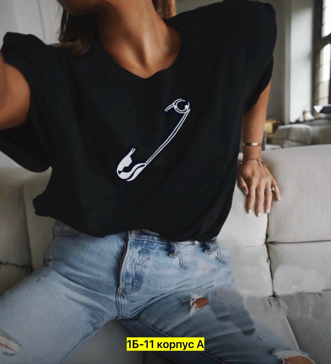 футболки женская,футболка с булавками женская,футболки женские с принтом,футболка женская черная,футболки женские