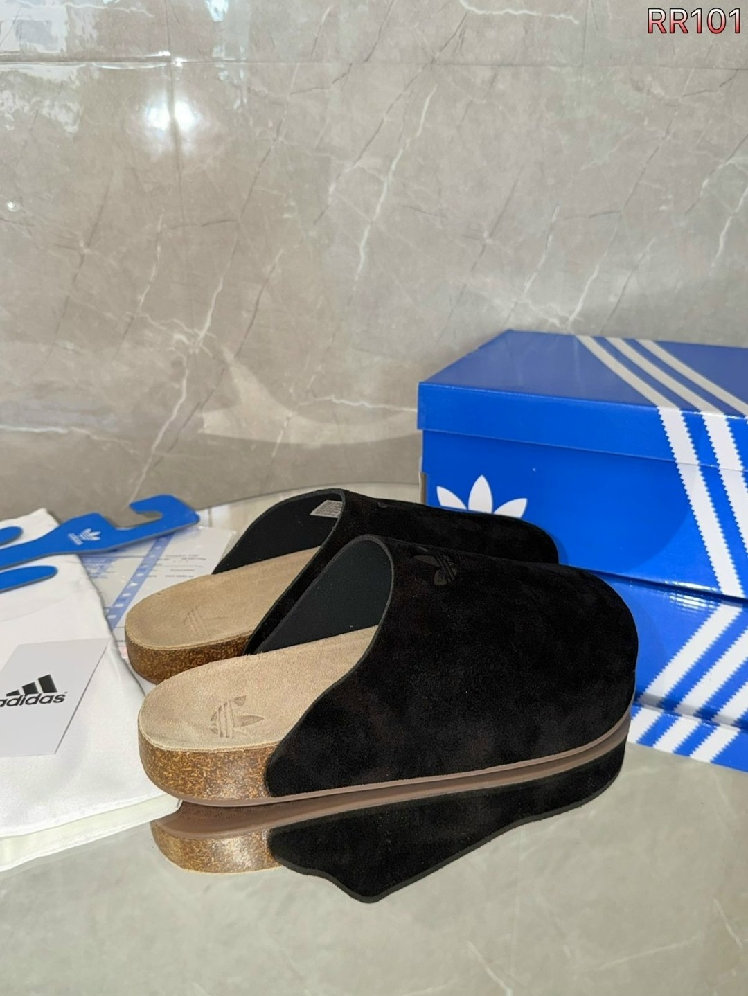 шлепанцы adidas,тапки адидас,,шлепки адидас бежевые,шлепанцы адидас