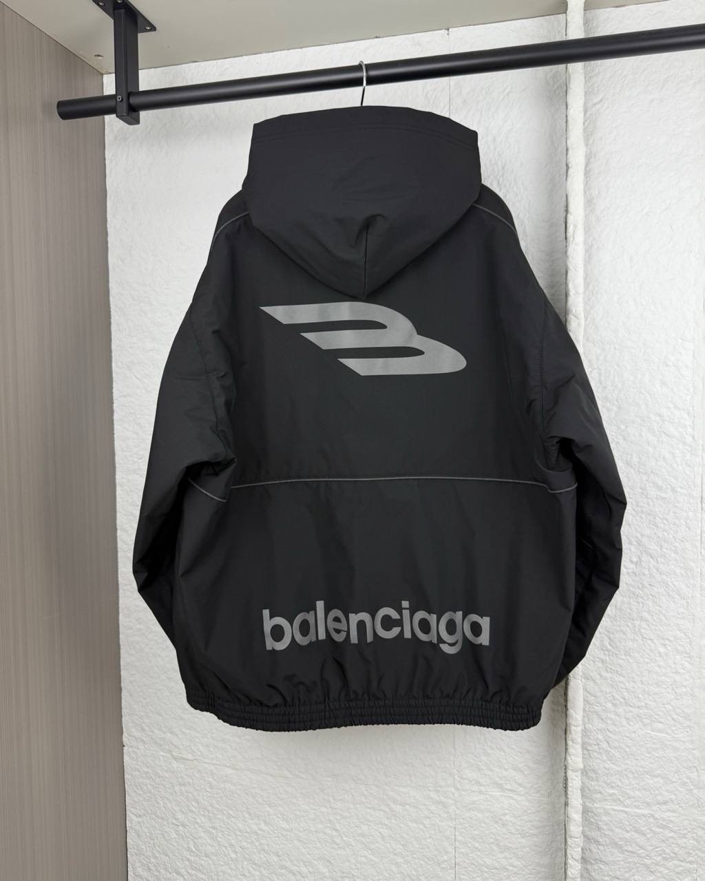 куртка 3b sports icon medium fit tracksuit jacket 'black' balenciaga,куртка balenciaga,спортивная куртка,куртка,windbreaker balenciaga tracksuit jacket