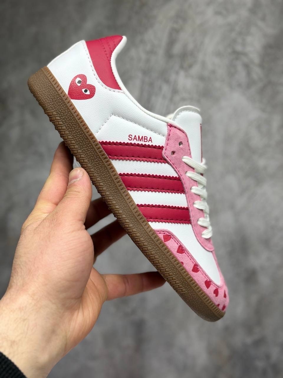 кроссовки samba сердечки adidas,кроссовки женские adidas samba adidas цвет белый красный розовый,кроссовки спортивные samba adidas цвет белый розовый,кроссовки samba розовые сердечки adidas,кроссовки