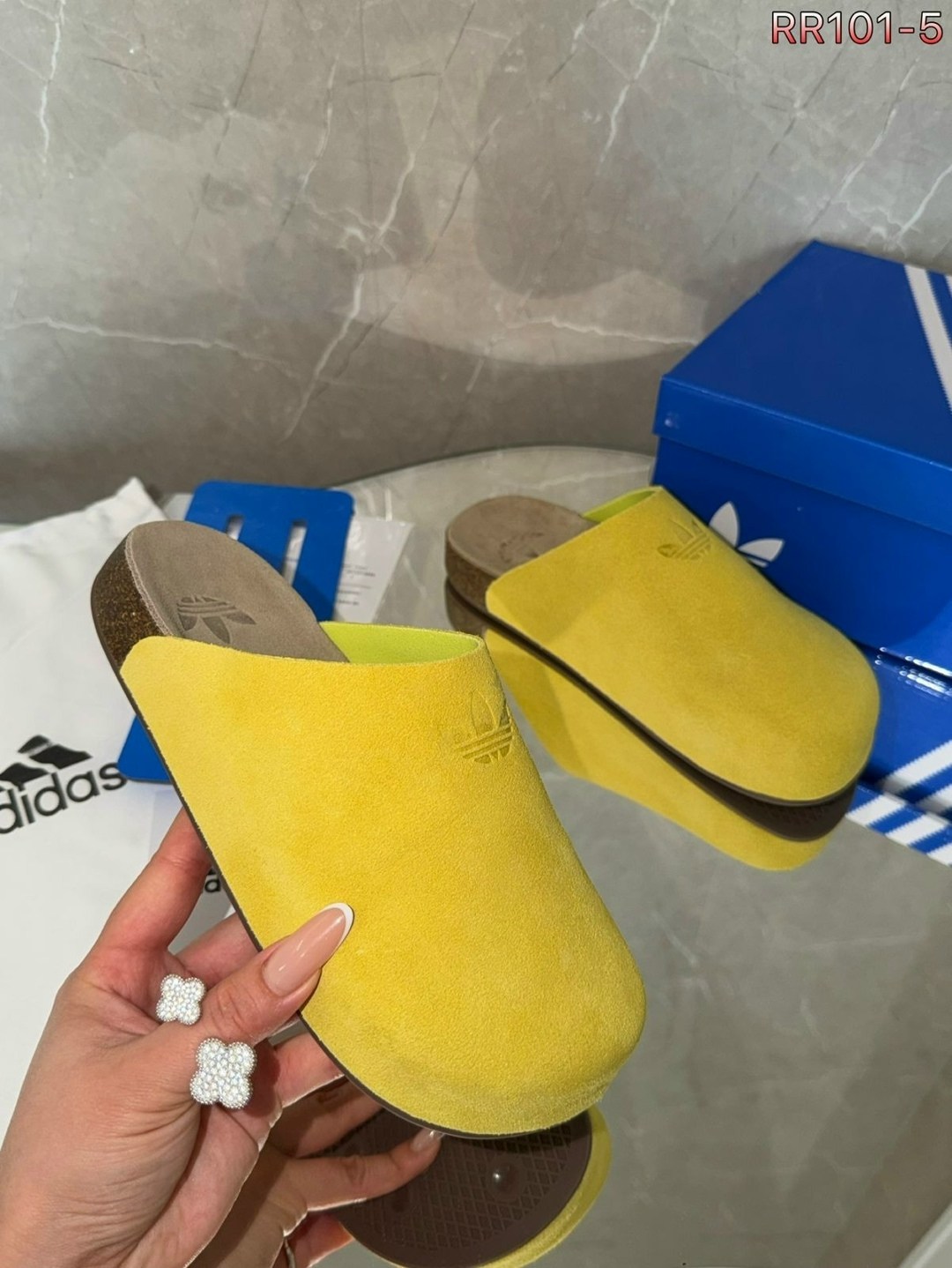 шлепанцы adidas,тапки адидас,,шлепки адидас бежевые,шлепанцы адидас
