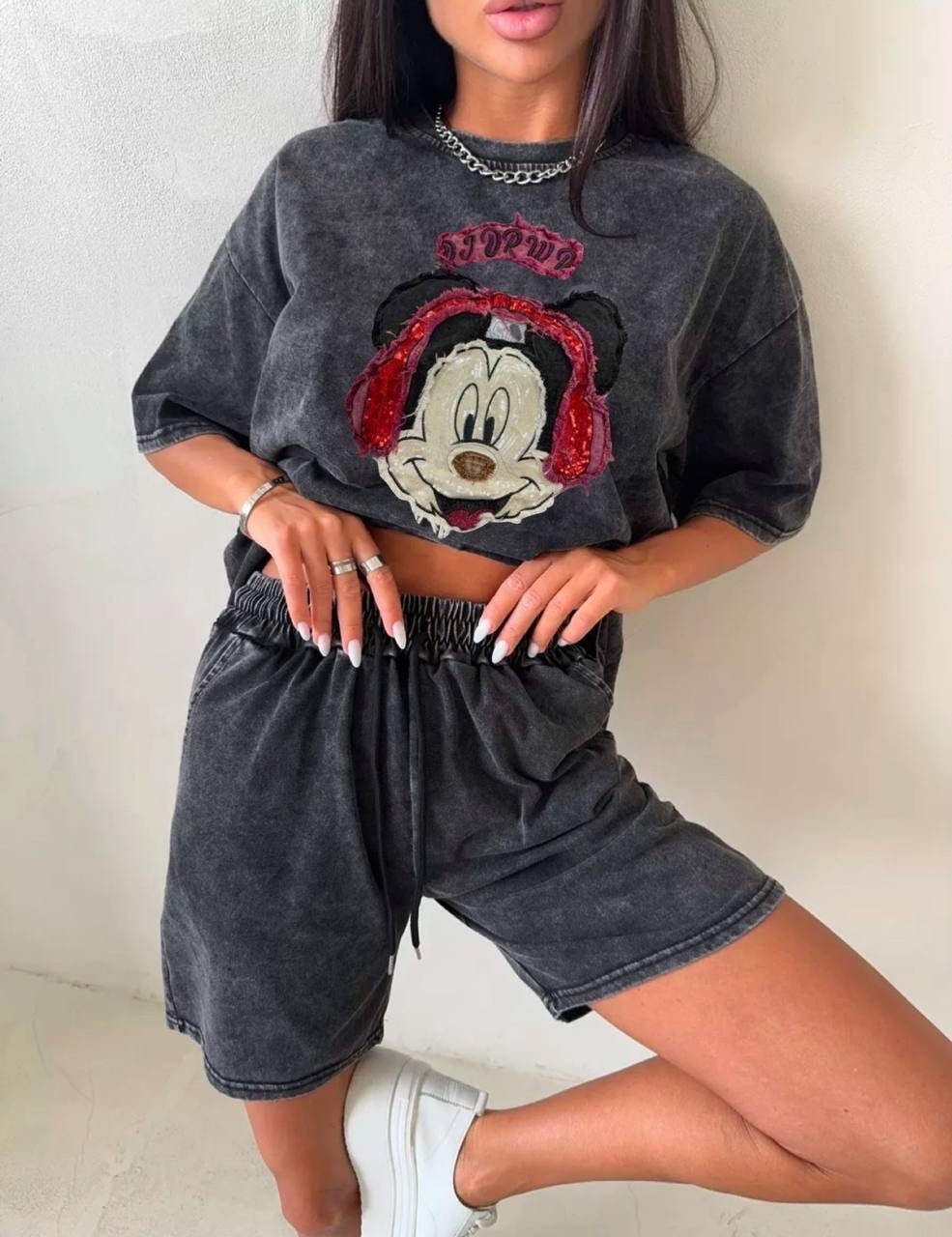 футболочка в стиле оверсайз,футболка оверсайз,костюм женский футболка,костюм женский футболка и шорты,костюм стильный