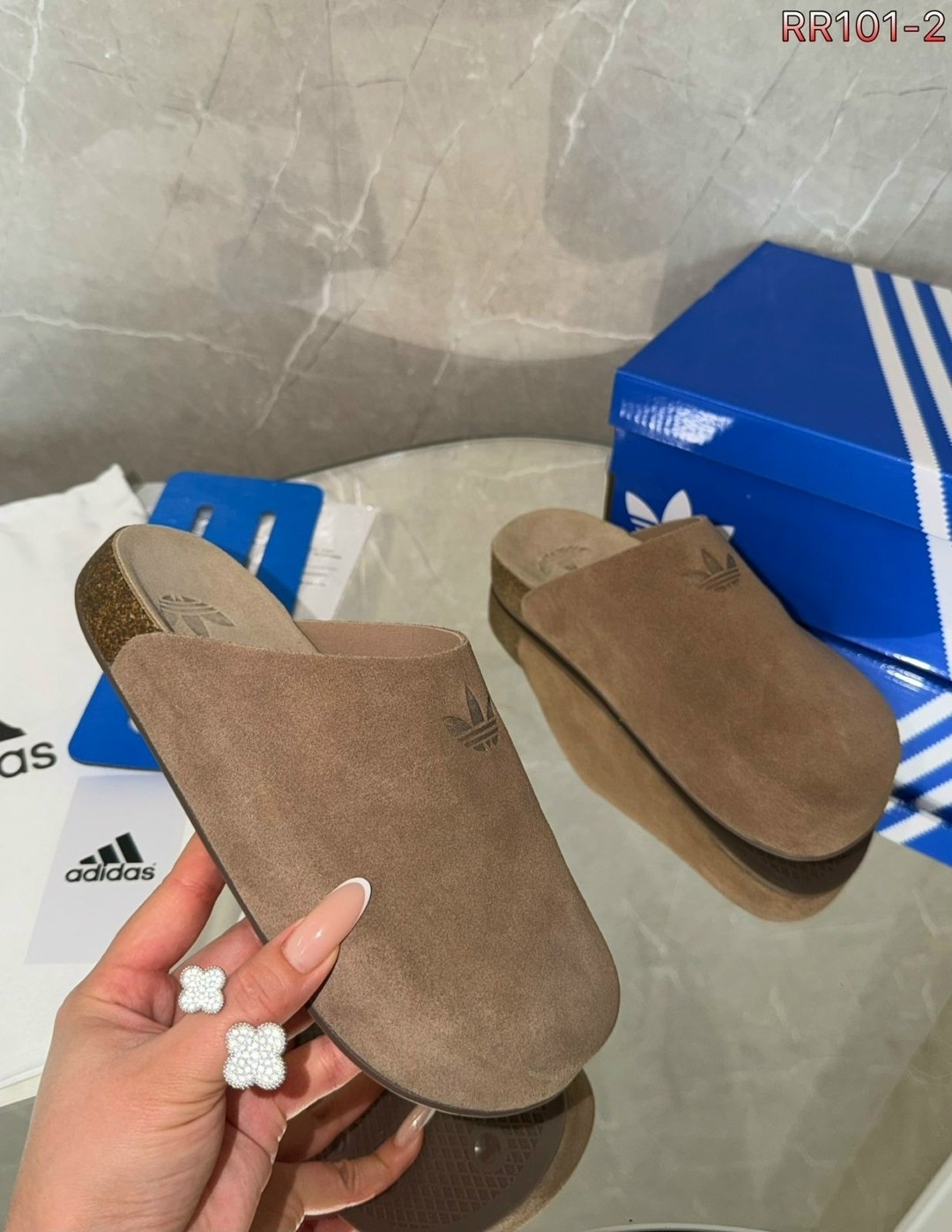 шлепанцы adidas,тапки адидас,,шлепки адидас бежевые,шлепанцы адидас