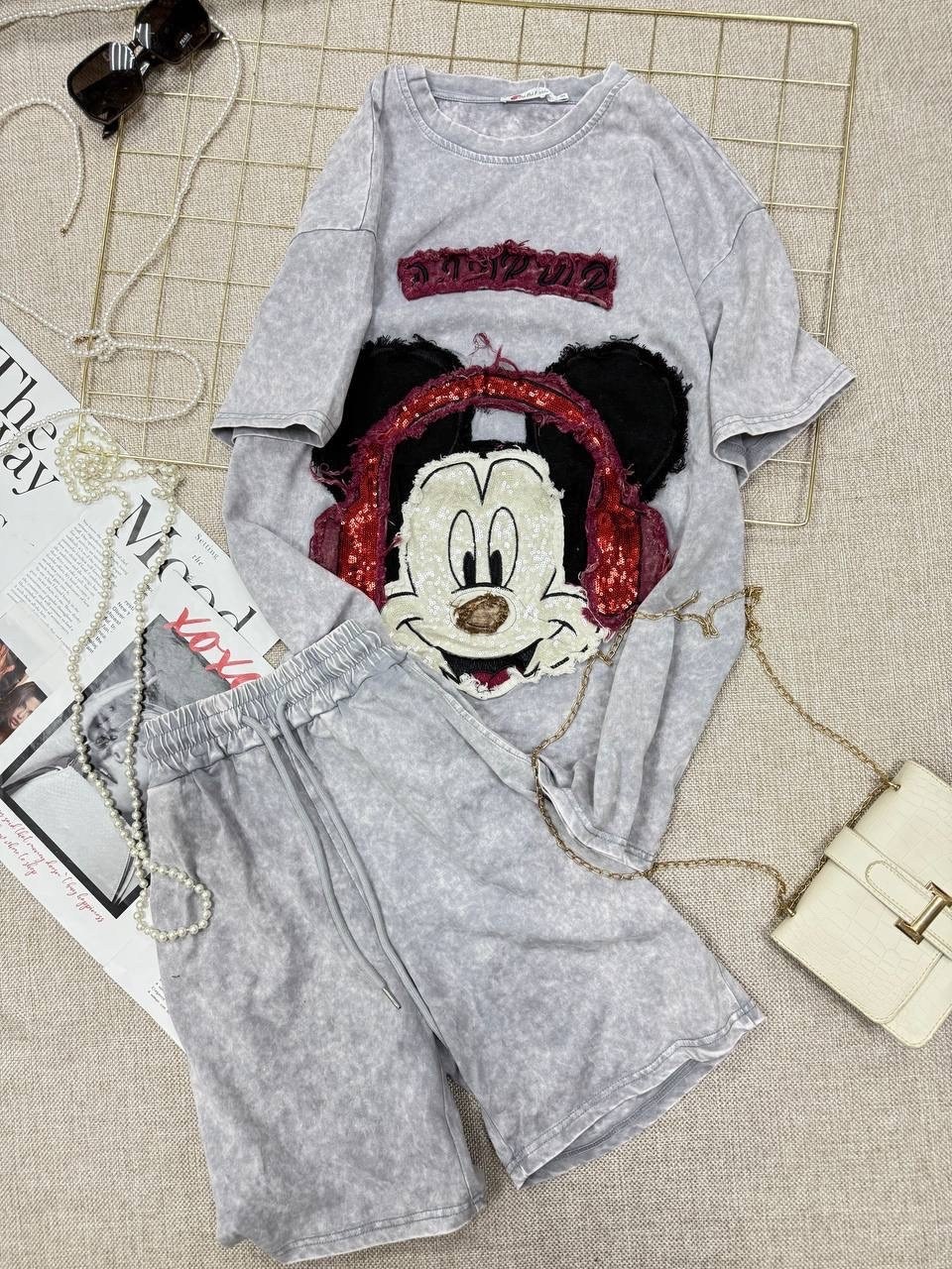 футболочка в стиле оверсайз,футболка оверсайз,костюм женский футболка,костюм женский футболка и шорты,костюм стильный