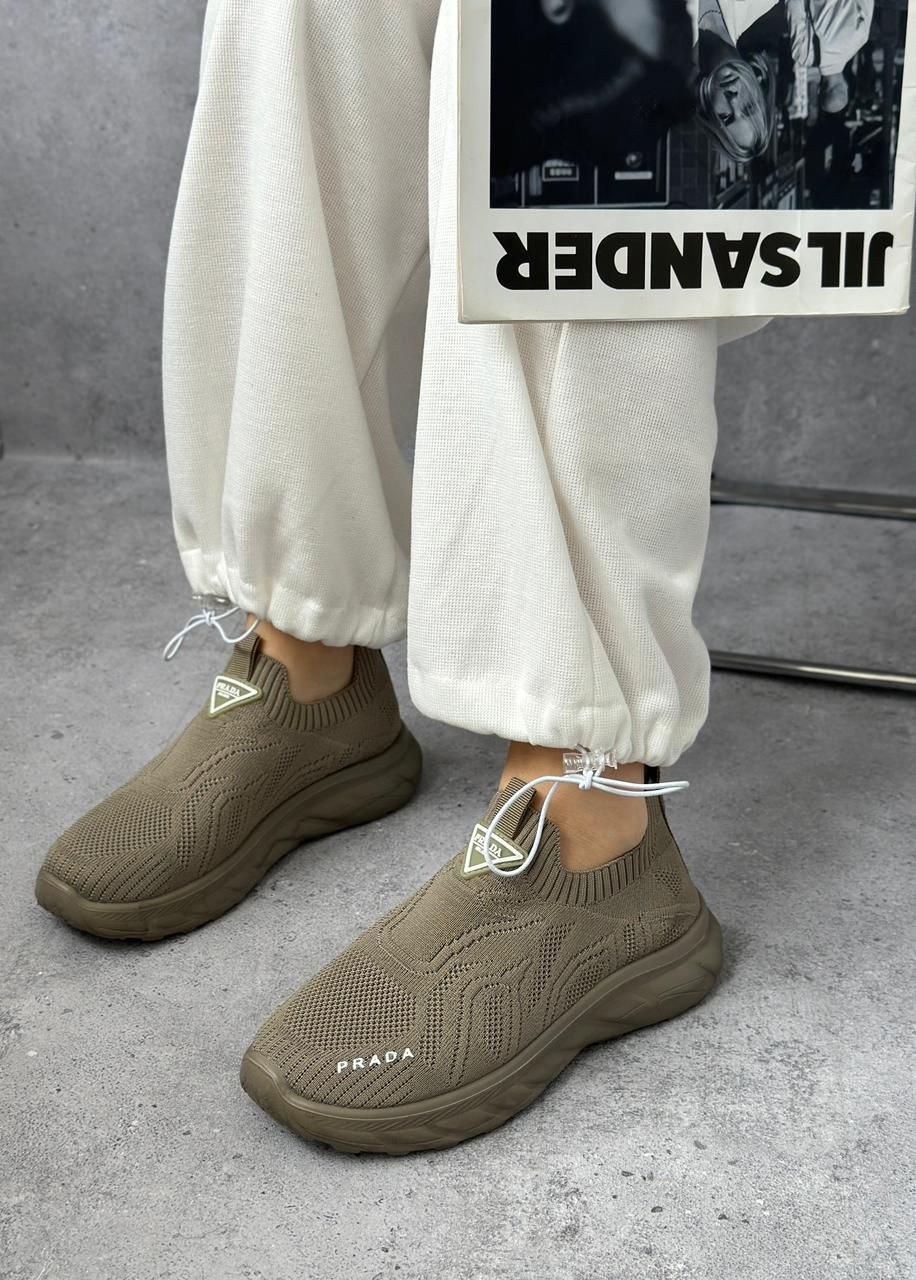 ,женские кроссовки,кроссовки женские бежевые,бежевые кроссовки,спортивная