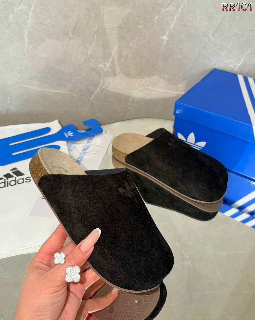 шлепанцы adidas,тапки адидас,,шлепки адидас бежевые,шлепанцы адидас