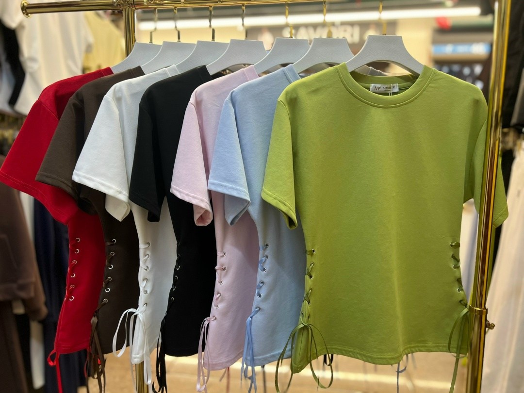 футболки женская,укороченная футболка,укороченная футболка со шнуровкой,модная футболка,футболка женская короткая