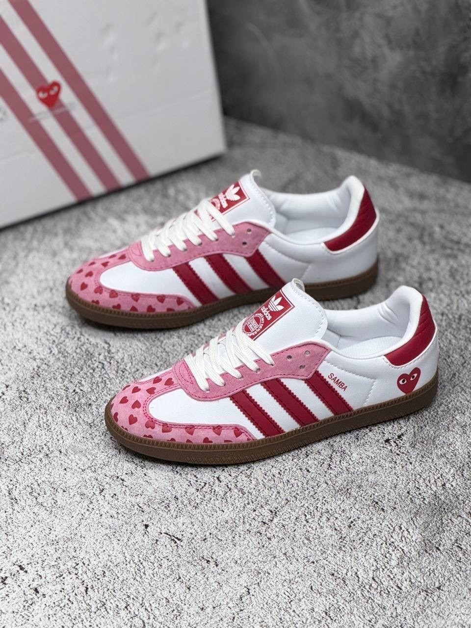 кроссовки samba сердечки adidas,кроссовки женские adidas samba adidas цвет белый красный розовый,кроссовки спортивные samba adidas цвет белый розовый,кроссовки samba розовые сердечки adidas,кроссовки