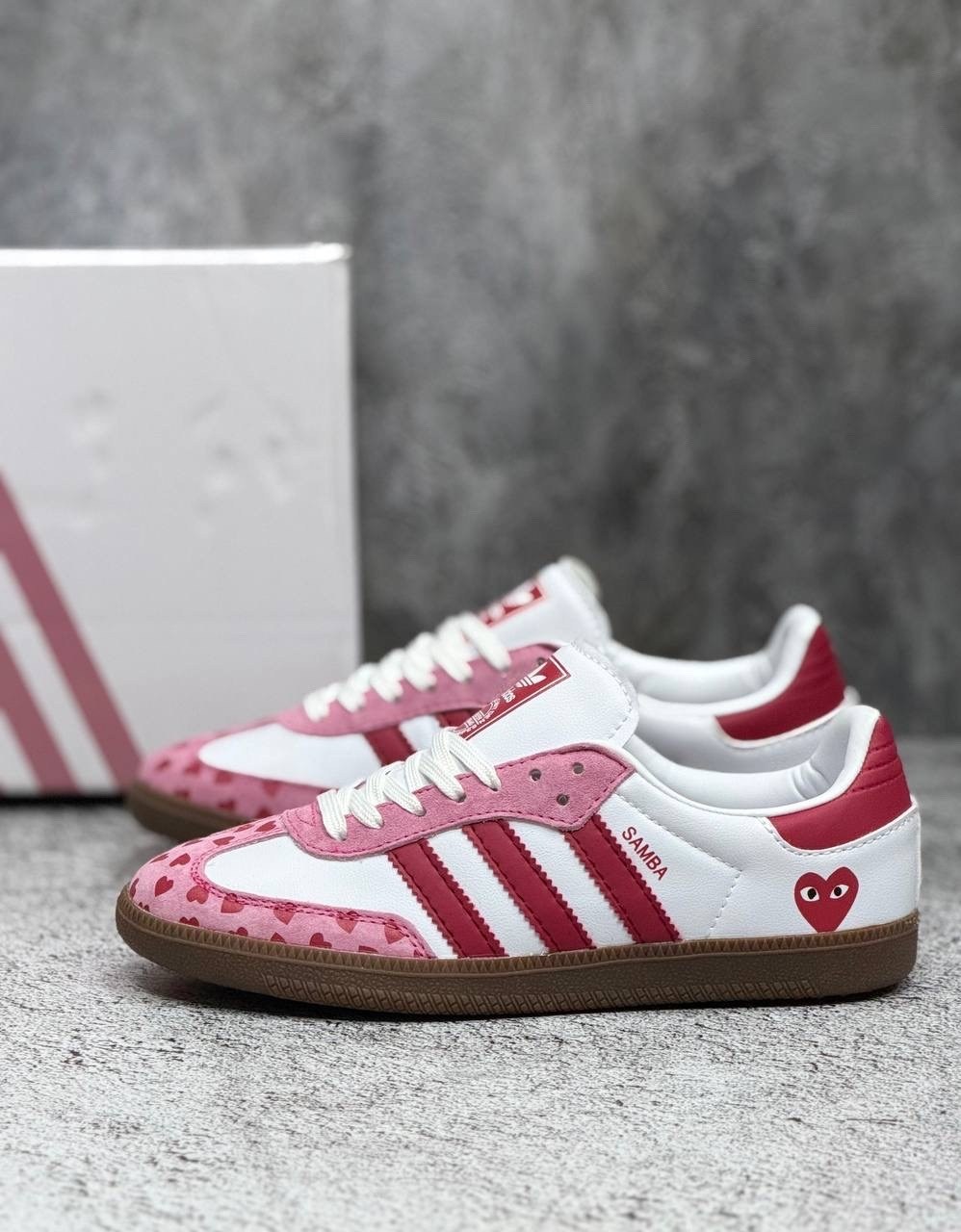 кроссовки samba сердечки adidas,кроссовки женские adidas samba adidas цвет белый красный розовый,кроссовки спортивные samba adidas цвет белый розовый,кроссовки samba розовые сердечки adidas,кроссовки