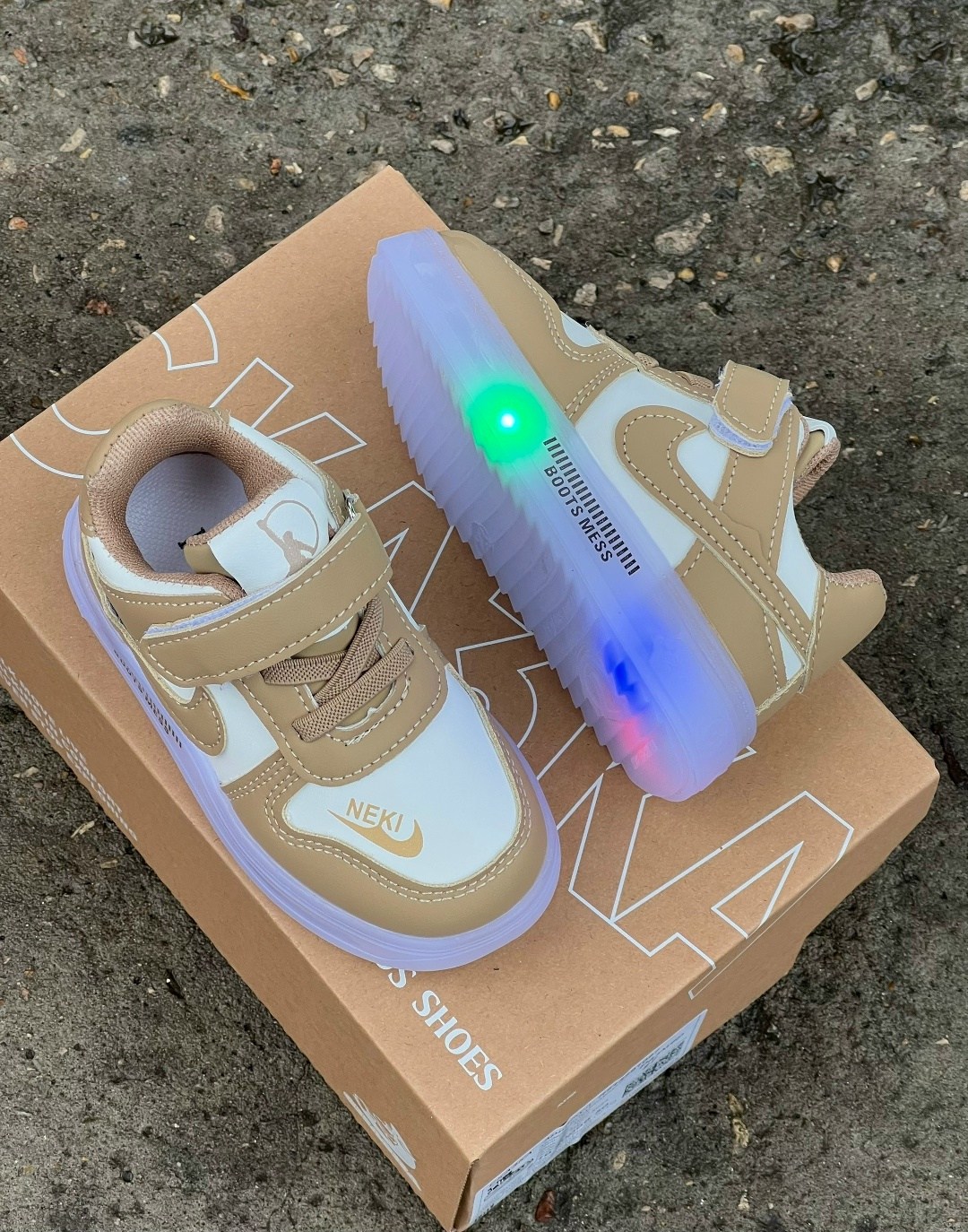 кроссовка детская,детские кроссовки,кроссовки детские со светящейся подошвой,детская ,кроссовки