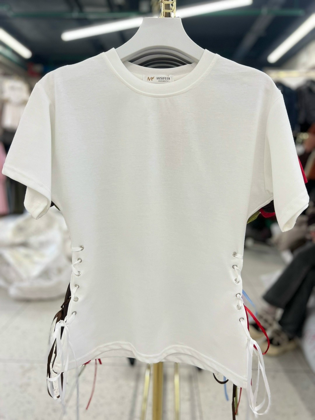 футболки женская,укороченная футболка,укороченная футболка со шнуровкой,модная футболка,футболка женская короткая