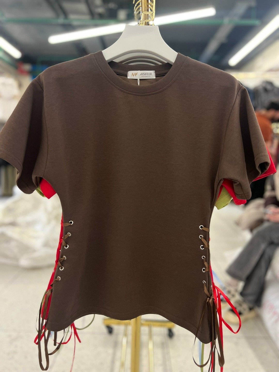 футболки женская,укороченная футболка,укороченная футболка со шнуровкой,модная футболка,футболка женская короткая