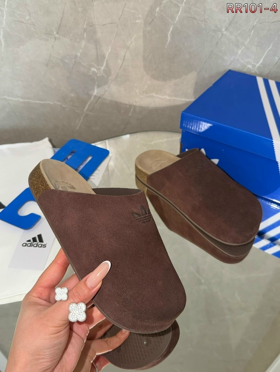 шлепанцы adidas,тапки адидас,,шлепки адидас бежевые,шлепанцы адидас