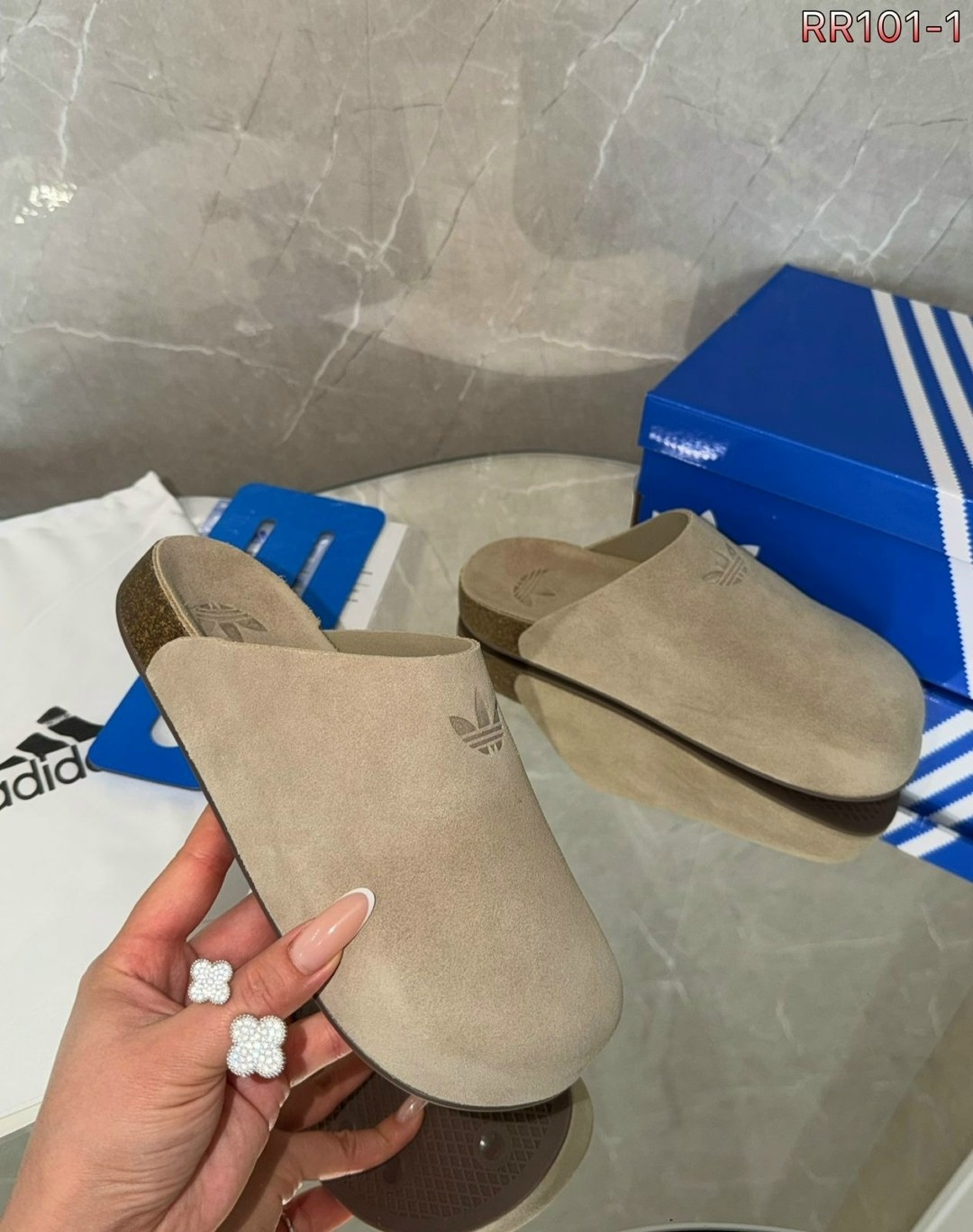 шлепанцы adidas,тапки адидас,,шлепки адидас бежевые,шлепанцы адидас