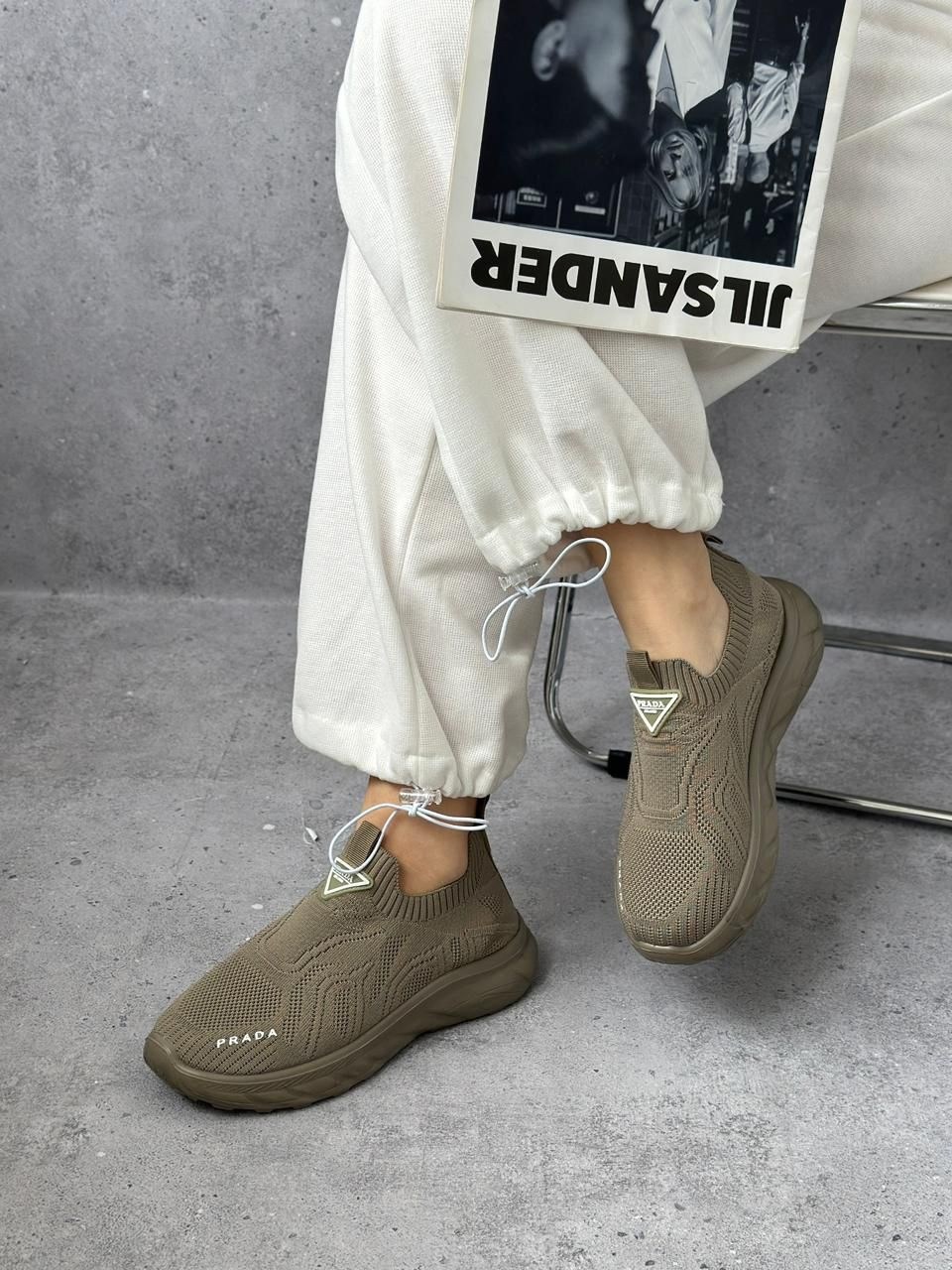 ,женские кроссовки,кроссовки женские бежевые,бежевые кроссовки,спортивная