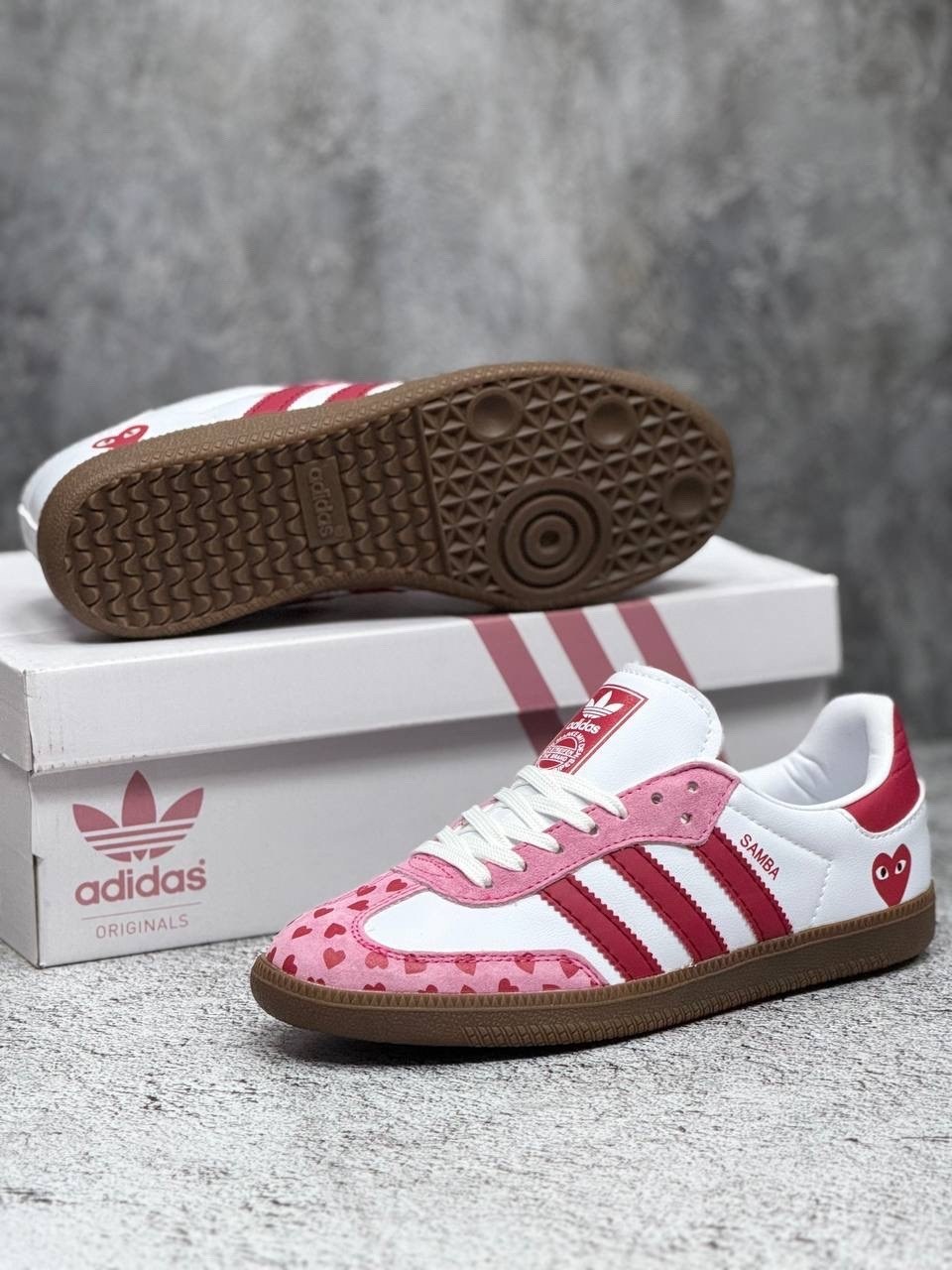 кроссовки samba сердечки adidas,кроссовки женские adidas samba adidas цвет белый красный розовый,кроссовки спортивные samba adidas цвет белый розовый,кроссовки samba розовые сердечки adidas,кроссовки