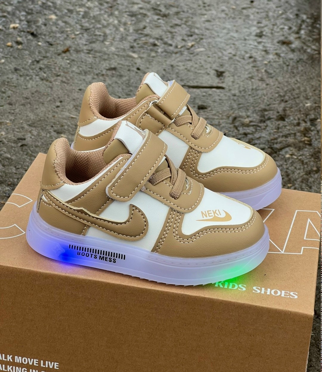 кроссовка детская,детские кроссовки,кроссовки детские со светящейся подошвой,детская ,кроссовки