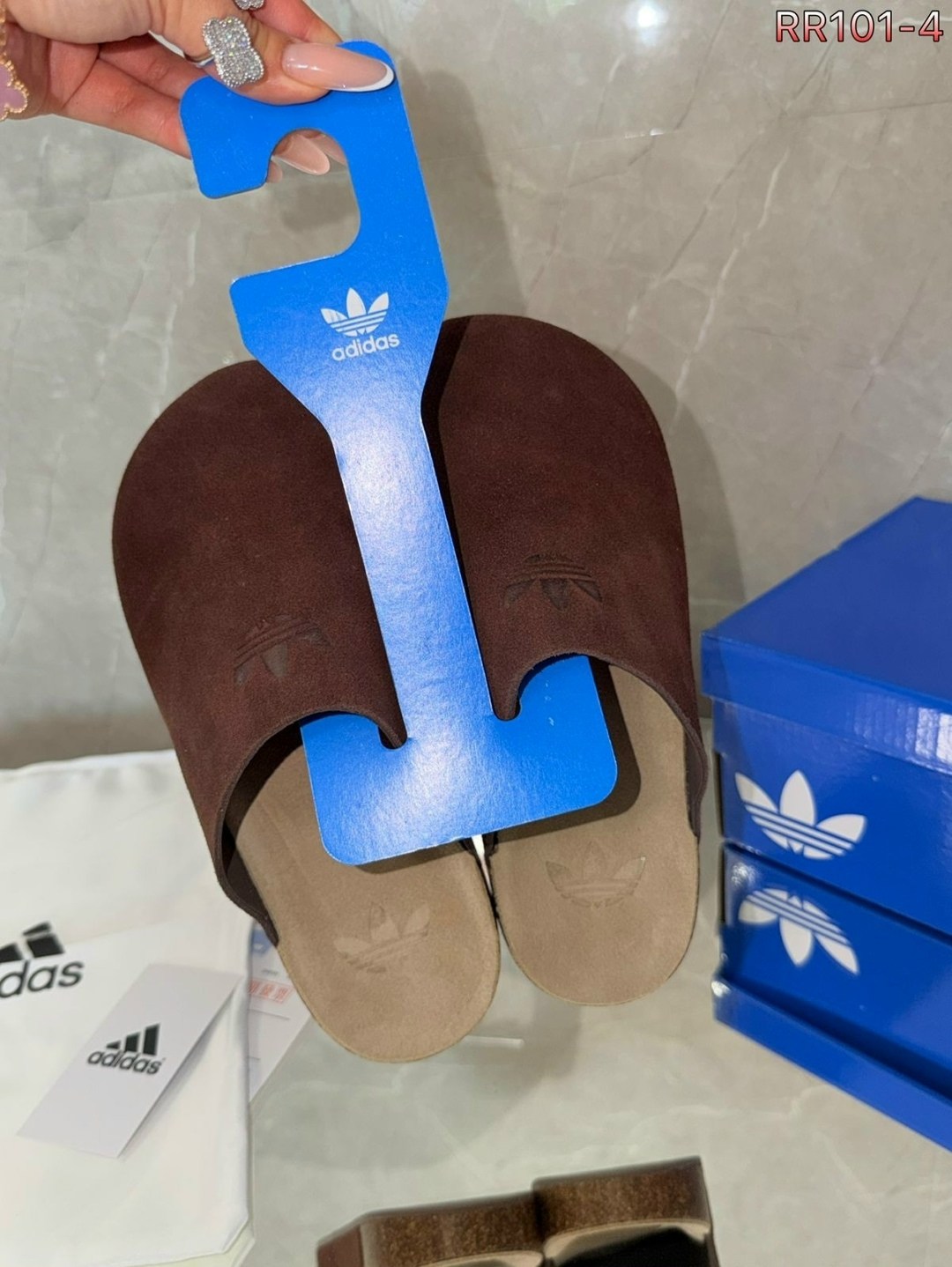 шлепанцы adidas,тапки адидас,,шлепки адидас бежевые,шлепанцы адидас