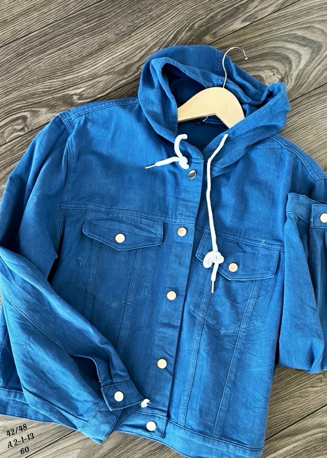 джинсовая куртка женская,куртка джинсовая,женская джинсовая куртка с капюшоном,джинсовая куртка с капюшоном,джинсовая курточка