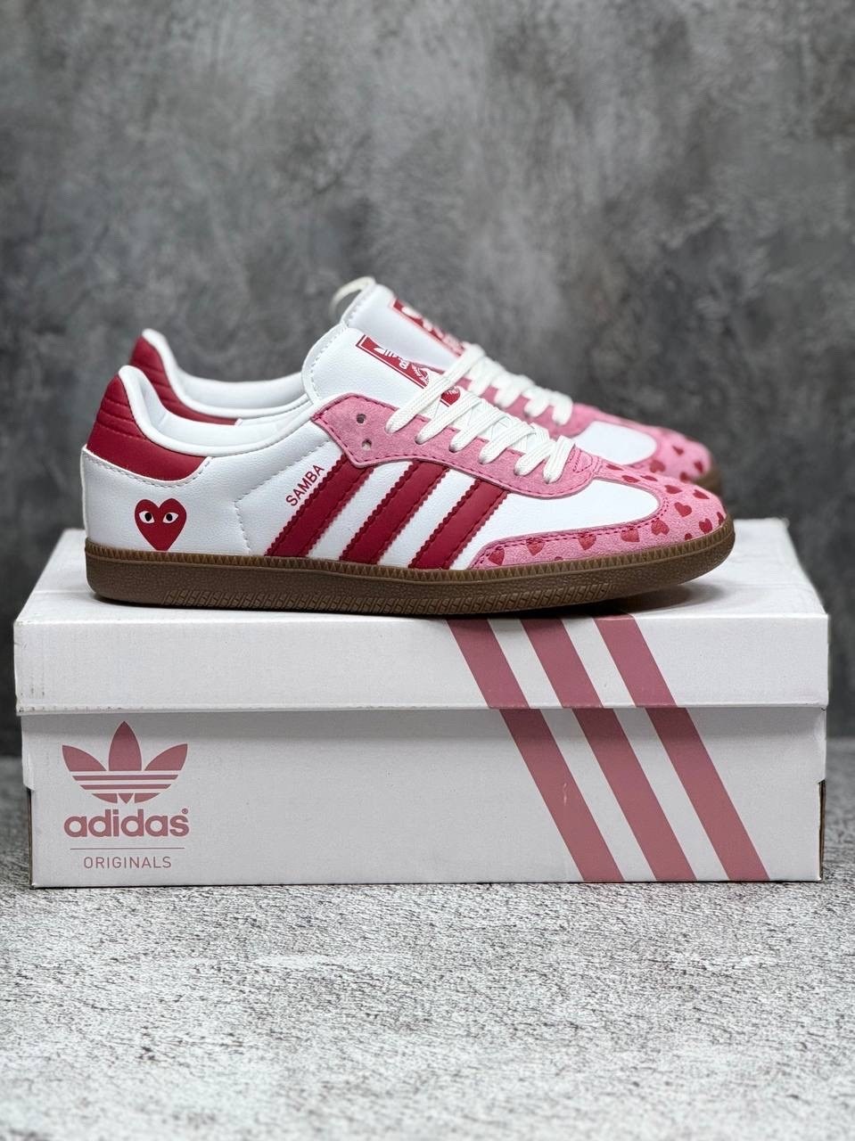кроссовки samba сердечки adidas,кроссовки женские adidas samba adidas цвет белый красный розовый,кроссовки спортивные samba adidas цвет белый розовый,кроссовки samba розовые сердечки adidas,кроссовки