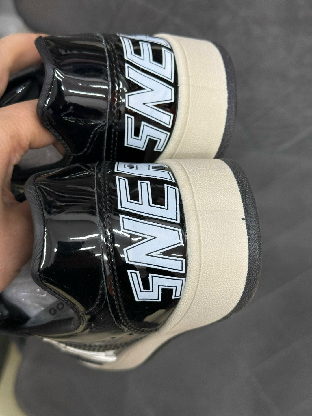 golden goose лаковые кроссовки,кроссовки ball star черного и белого цвета golden goose,кеды golden goose,,кроссовки golden goose