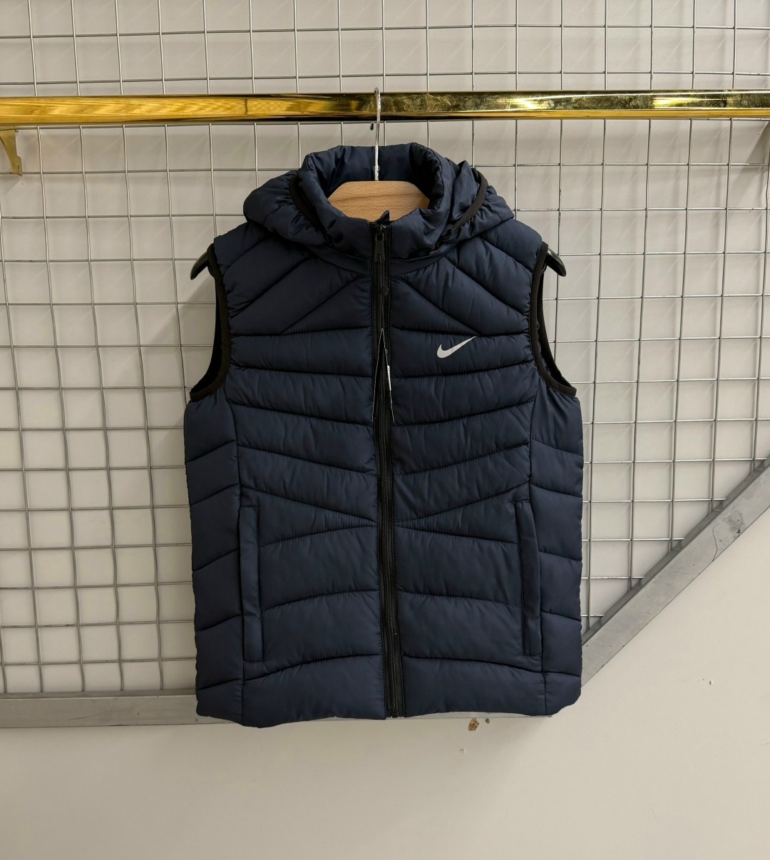 жилетка nike,жилетка мужская nike,жилет мужской,жилетка мужская,безрукавка жилет