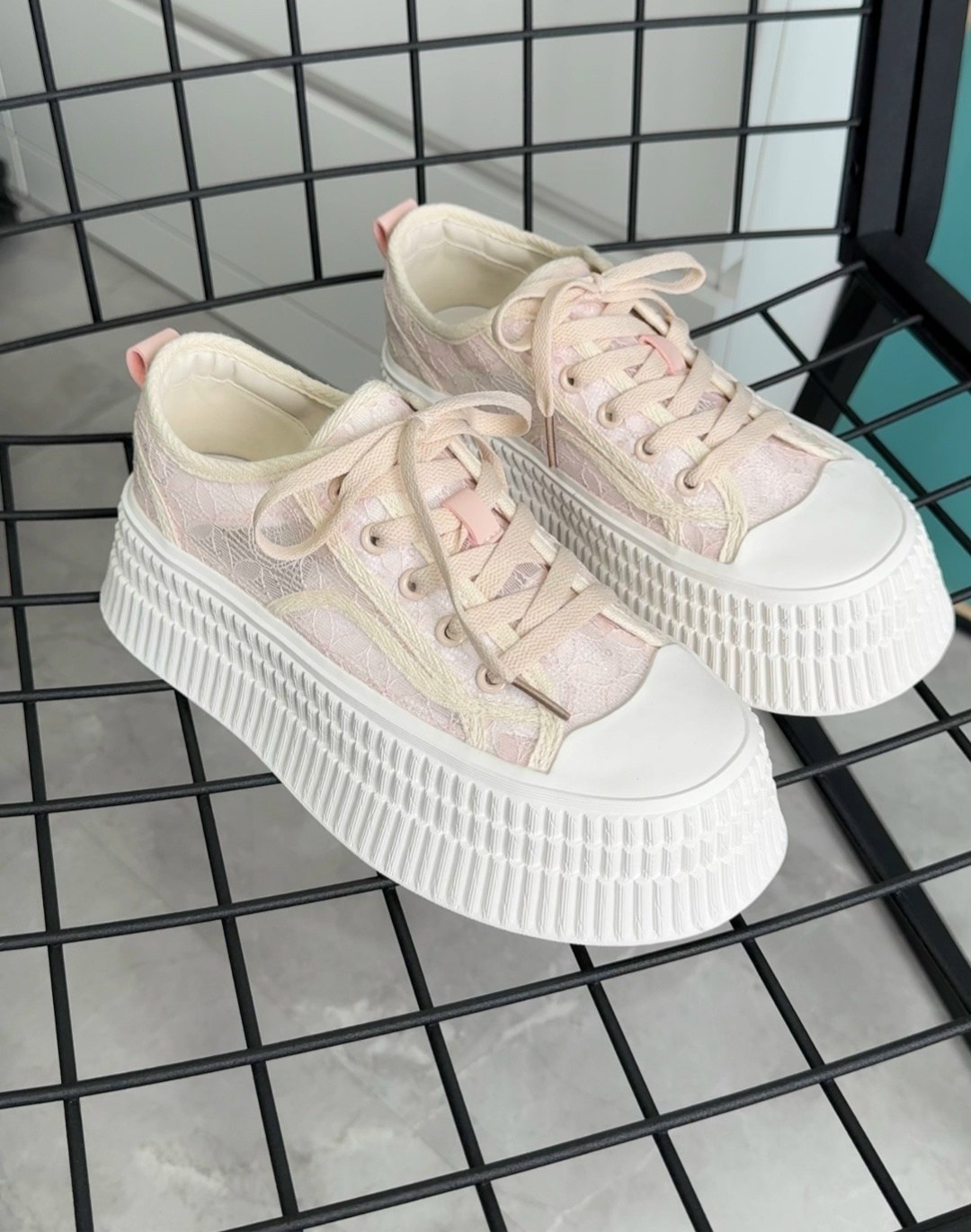 ,женские кроссовки,кеды женски,кеды на высокой подошве женские,кеды с розовой подошвой