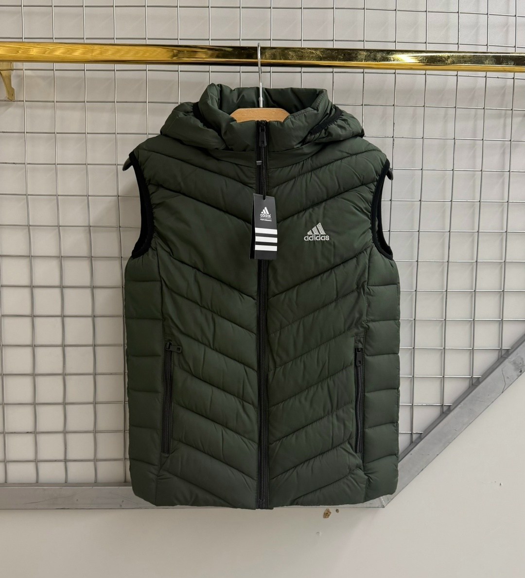 жилет adidas,жилет утепленный adidas,мужские жилеты adidas,жилетка adidas,жилетка теплая adidas