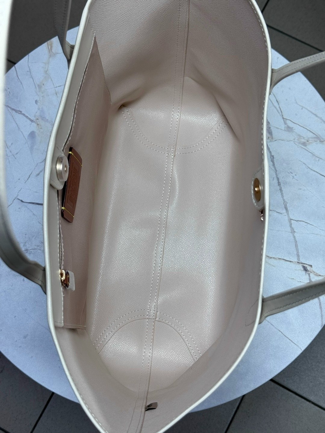 coach женская сумка,coach city zip tote white,сумка coach,сумка тоут coach,coach signature city zip tote in white