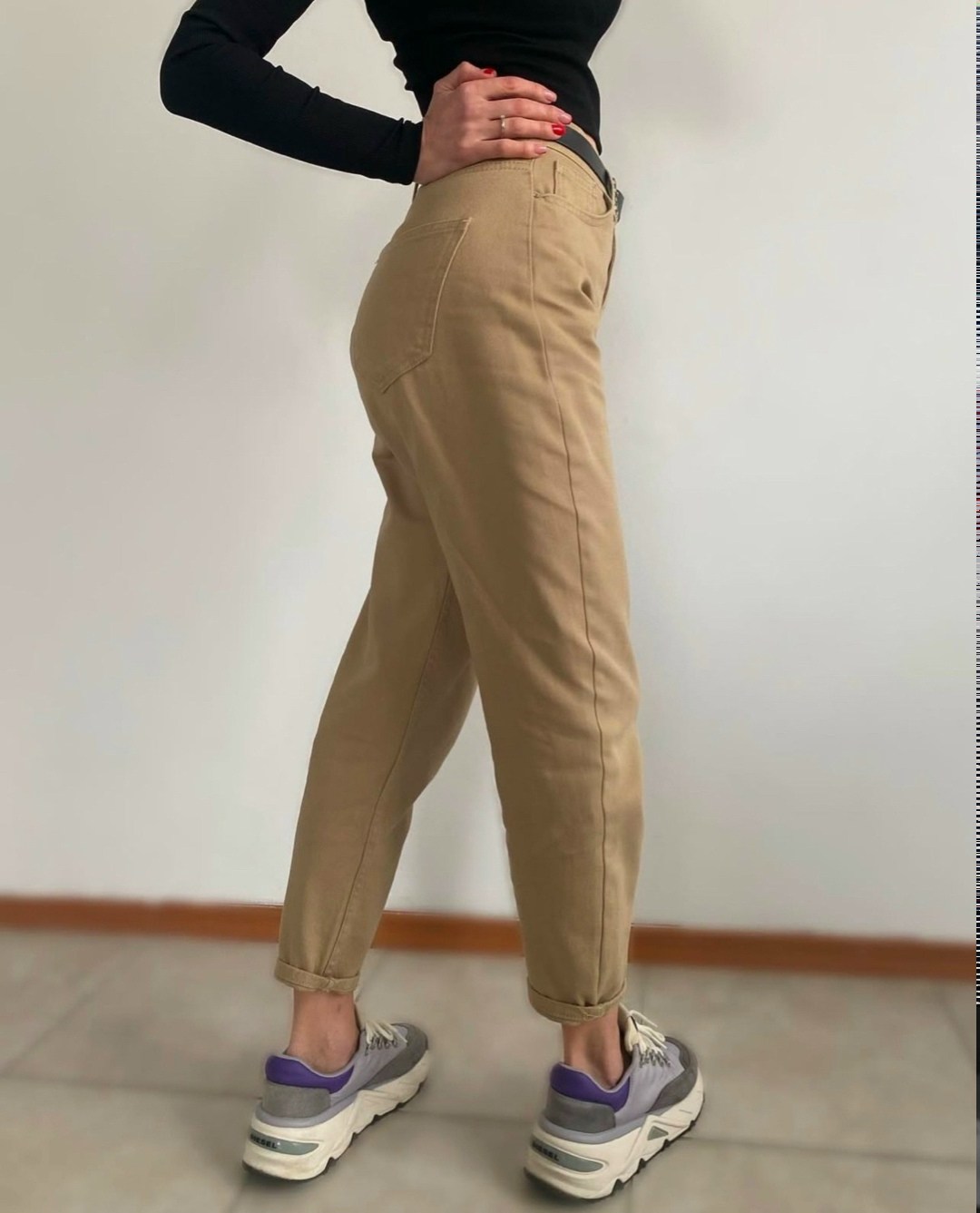 женские джинсы и брюки,брюки джинсы,женские джинсы,джинсы момы,джинсы бежевые