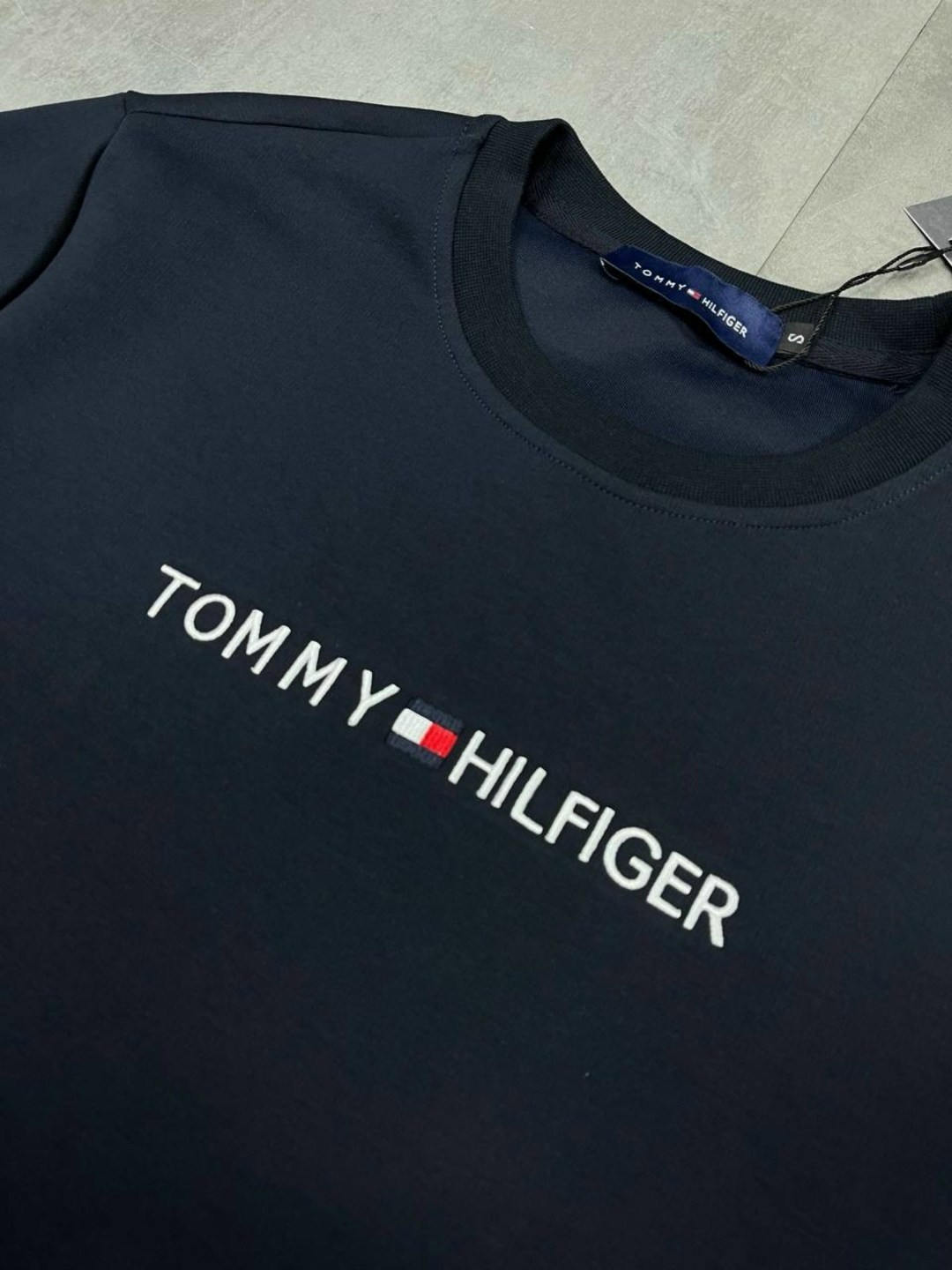томми хилфигер свитшот серый,свитшот мужской tommy hilfiger,свитшот мужской серый томми хилфигер,толстовка томми хилфигер,мужские свитшоты