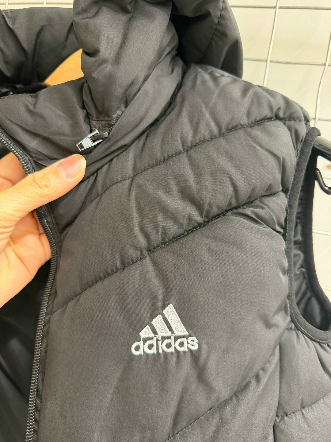 жилет adidas,жилет утепленный adidas,мужские жилеты adidas,жилетка adidas,жилетка теплая adidas