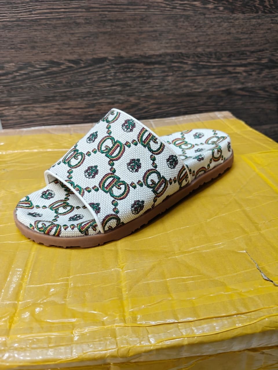 шлепанцы женские луи виттон,,шлепанцы луи виттон,шлепки луи витон,шлепанцы louis vuitton