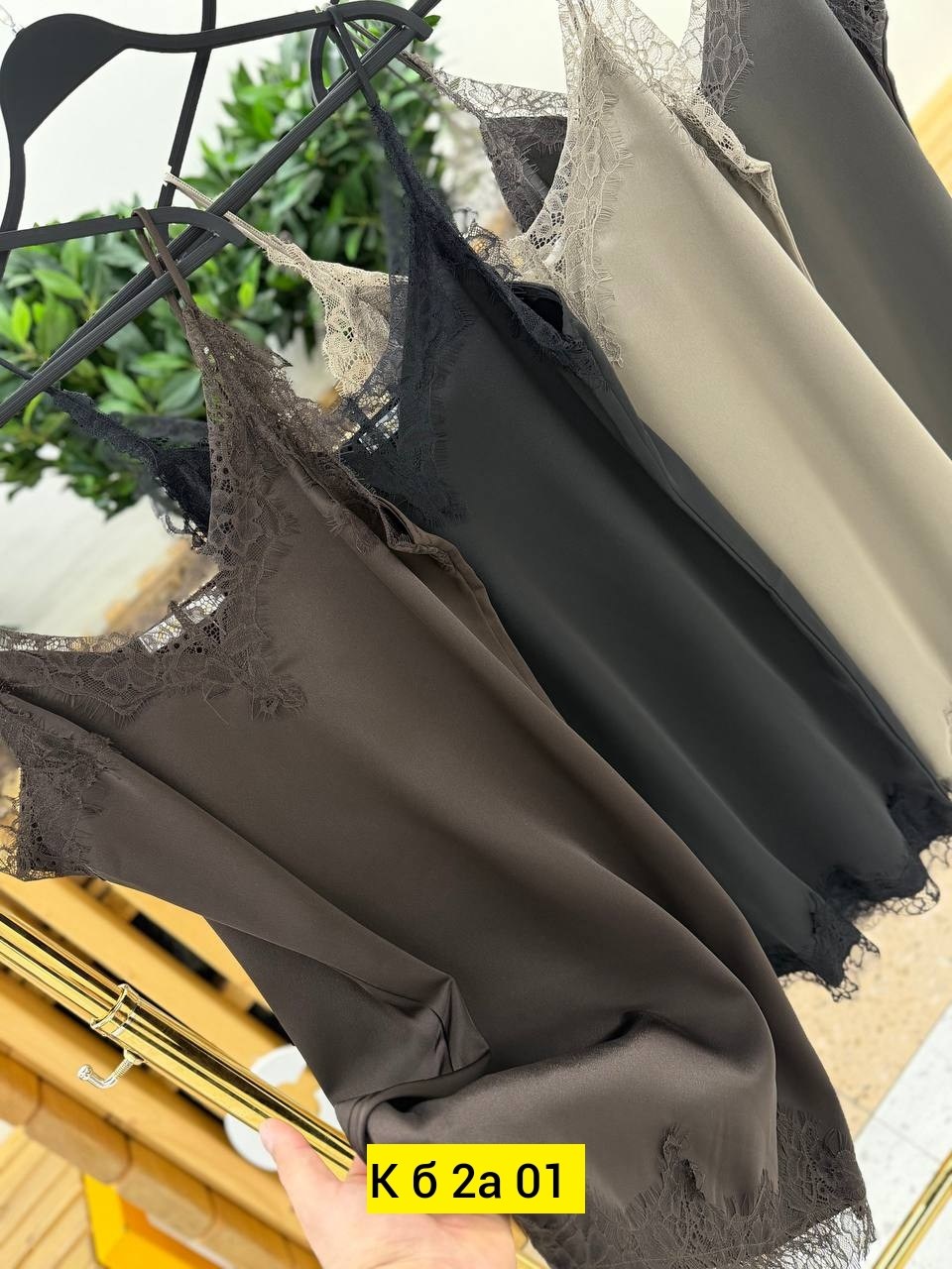 майка с кружевами,топ с кружевом,шелковая майка с кружевом,топ в бельевом стиле,топ шелковый с кружевом