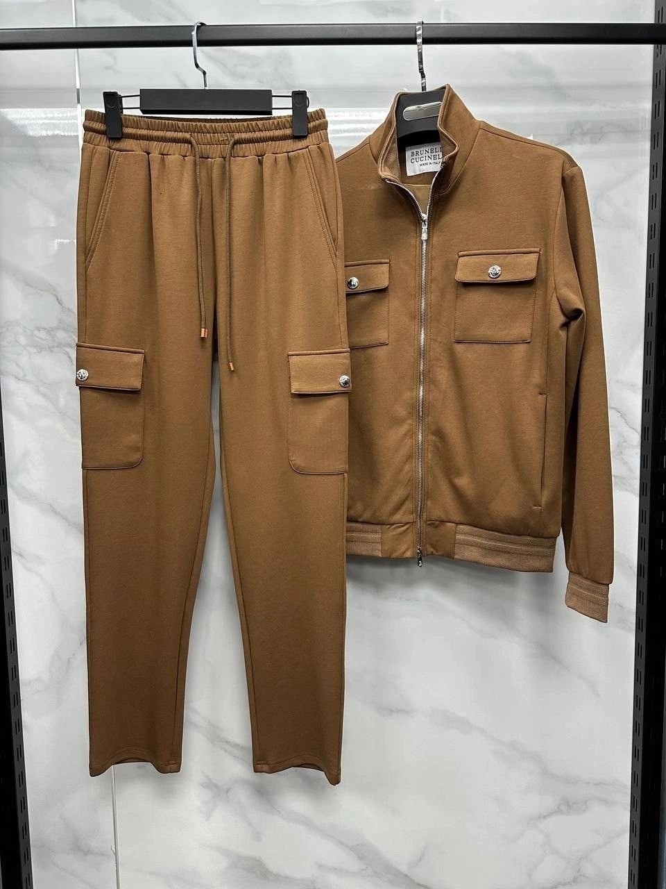 спортивный костюм мужской оригинал коричневого цвета,спортивный костюм мужской модный из микровельвета коричневого цвета,костюм,мужская мода,мужской костюм