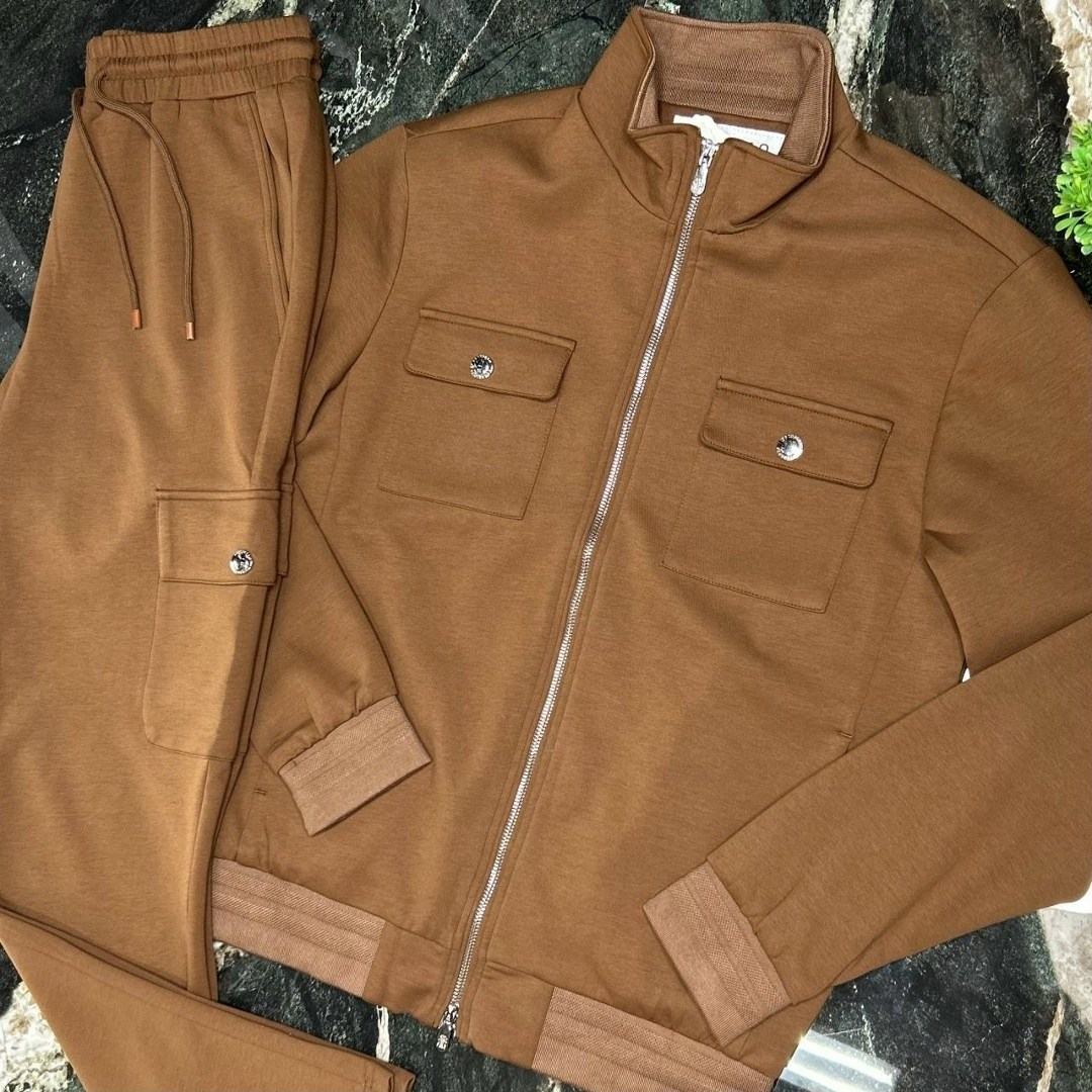 спортивный костюм мужской оригинал коричневого цвета,спортивный костюм мужской модный из микровельвета коричневого цвета,костюм,мужская мода,мужской костюм