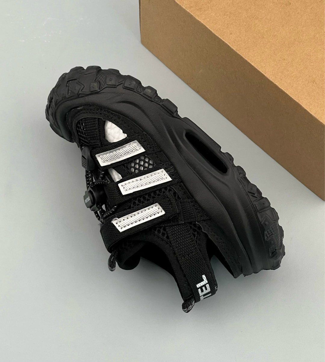 balenciaga defender кроссовки,кроссовки balenciaga,кроссовки,кроссовки track balenciaga,balenciaga кроссовки track clear sole