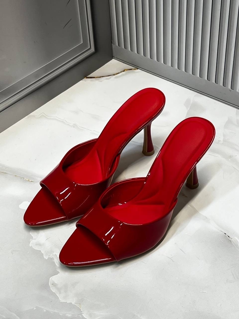 босоножки на каблуках,мюли женские,женские босоножки,мюли лаковые,мюли на каблуке