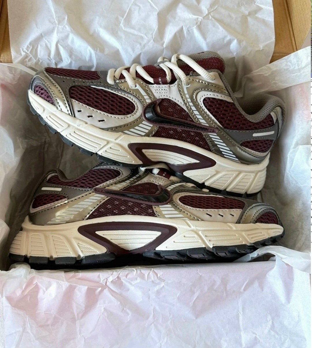 кроссовки nike,кроссовки,российские кроссовки,женские кроссовки,nike zoom vomero 5