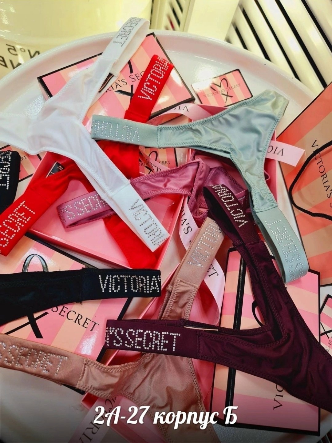 виктория сикрет трусы со стразами,трусики виктория сикрет красные со стразами,стринги виктория сикрет со стразами,трусики виктория сикрет,трусики со стразами