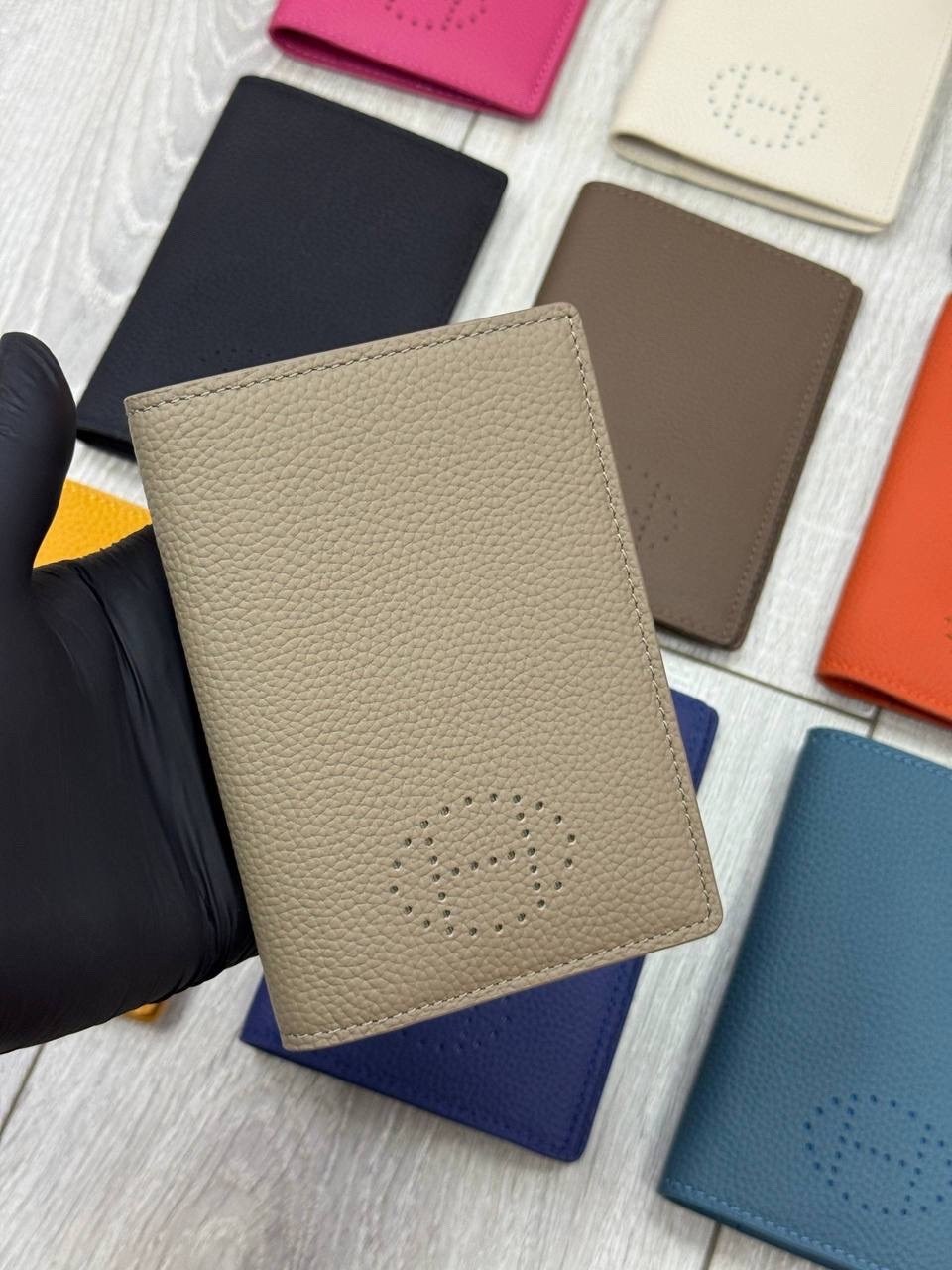 hermes обложка для паспорта,кошелек hermes,обложка для паспорта из натуральной кожи,обложка для паспорта louis vuitton,кожаная обложка на паспорт