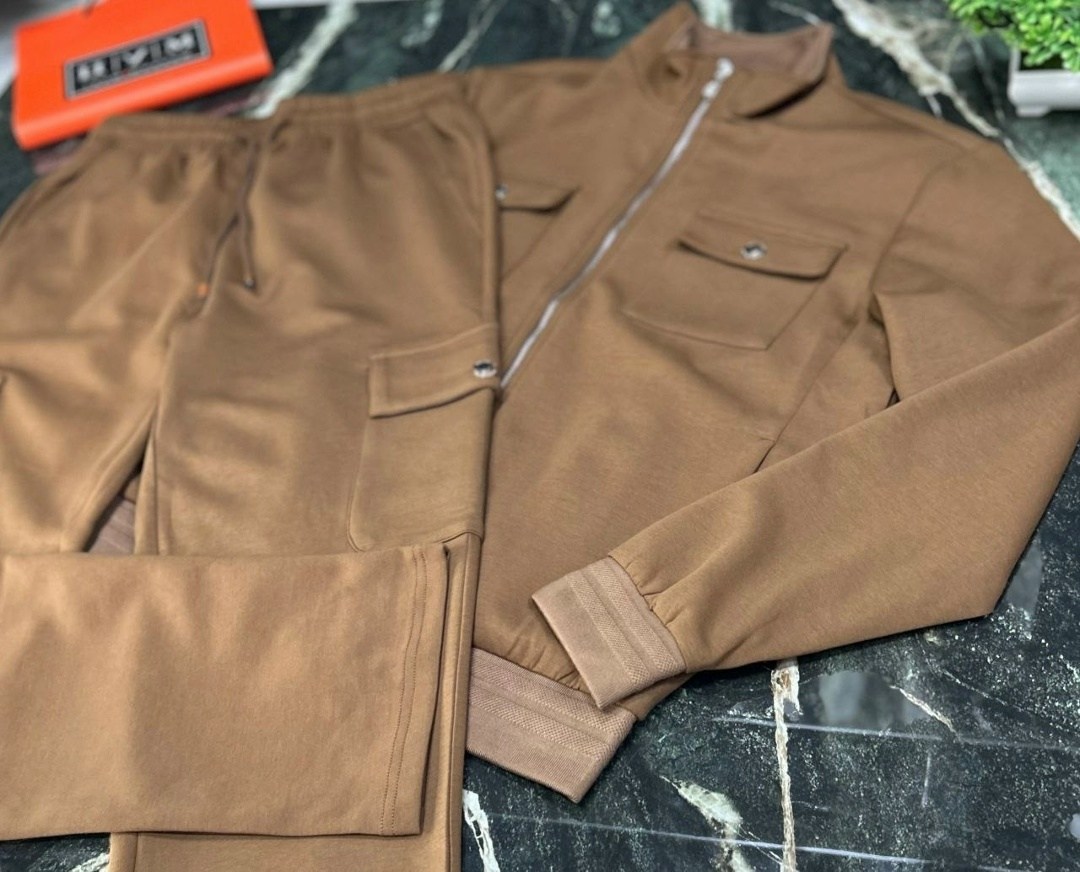 спортивный костюм мужской оригинал коричневого цвета,спортивный костюм мужской модный из микровельвета коричневого цвета,костюм,мужская мода,мужской костюм