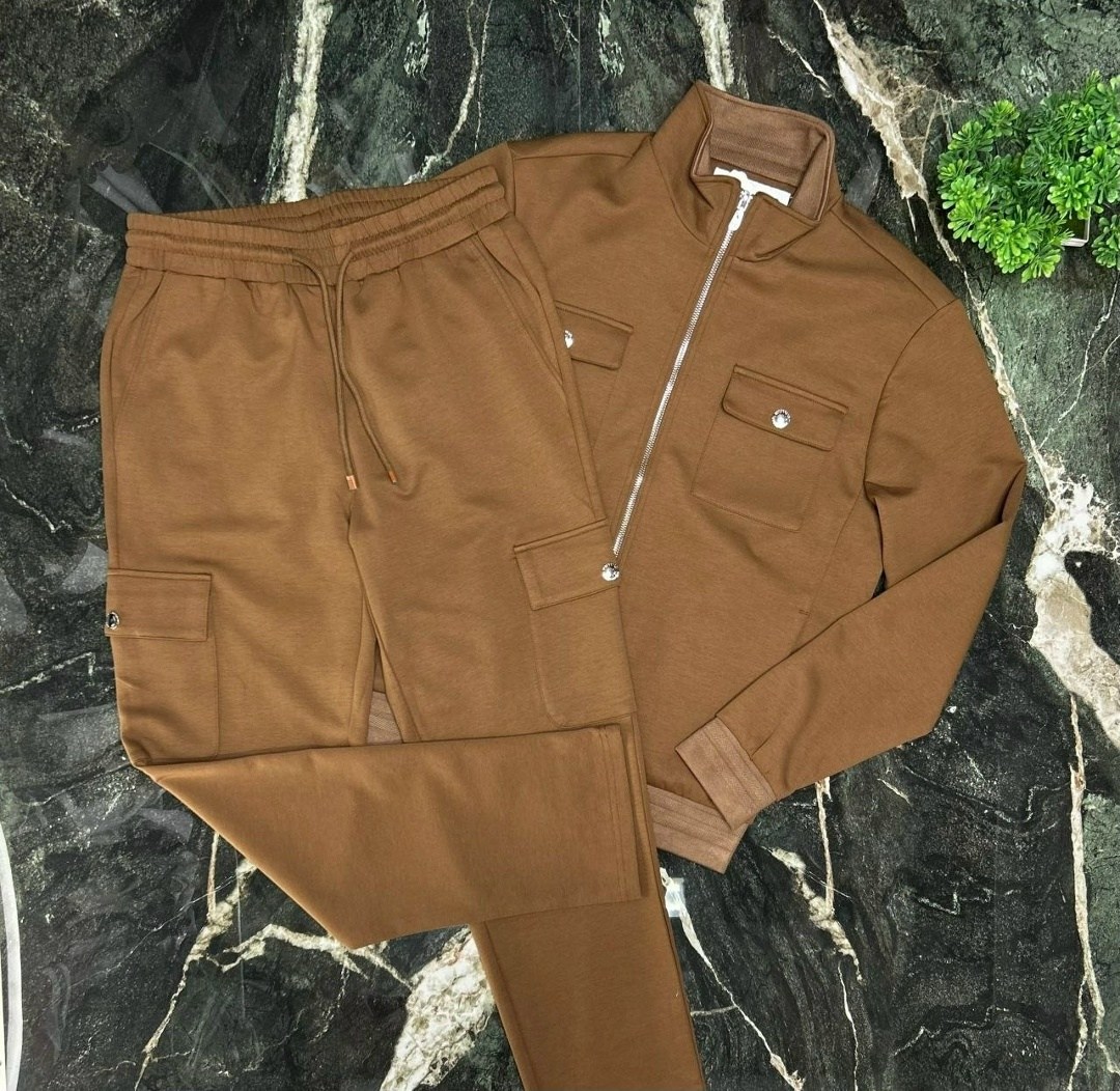 спортивный костюм мужской оригинал коричневого цвета,спортивный костюм мужской модный из микровельвета коричневого цвета,костюм,мужская мода,мужской костюм