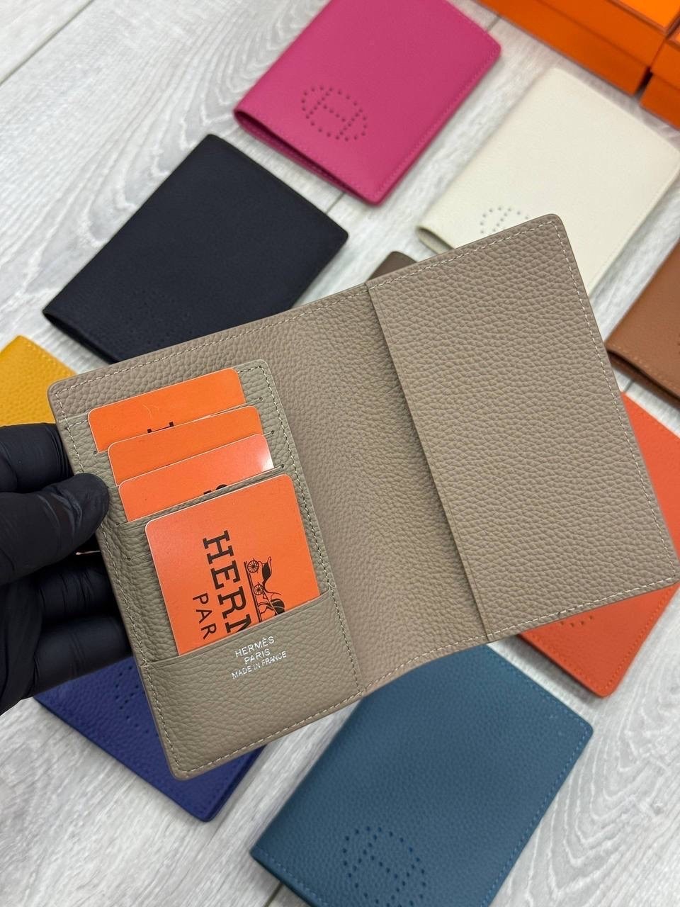 hermes обложка для паспорта,кошелек hermes,обложка для паспорта из натуральной кожи,обложка для паспорта louis vuitton,кожаная обложка на паспорт