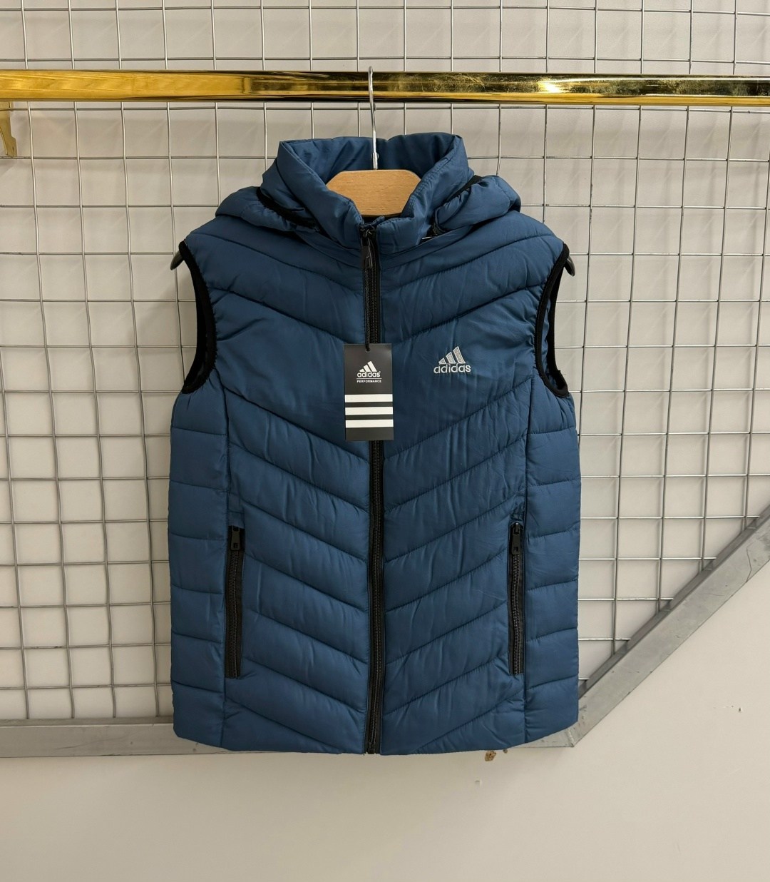 жилет adidas,жилет утепленный adidas,мужские жилеты adidas,жилетка adidas,жилетка теплая adidas