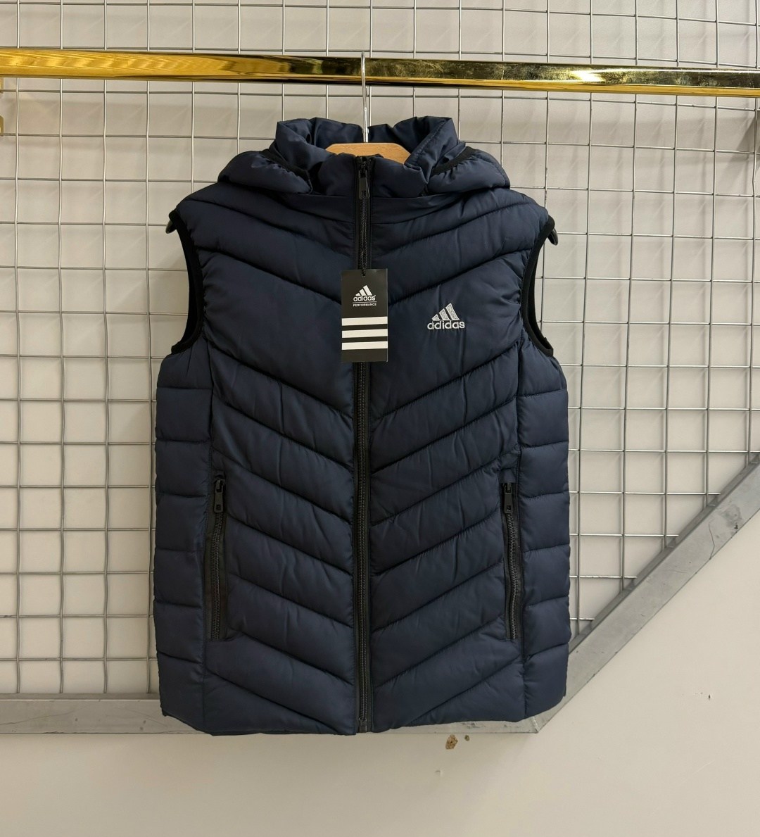 жилет adidas,жилет утепленный adidas,мужские жилеты adidas,жилетка adidas,жилетка теплая adidas