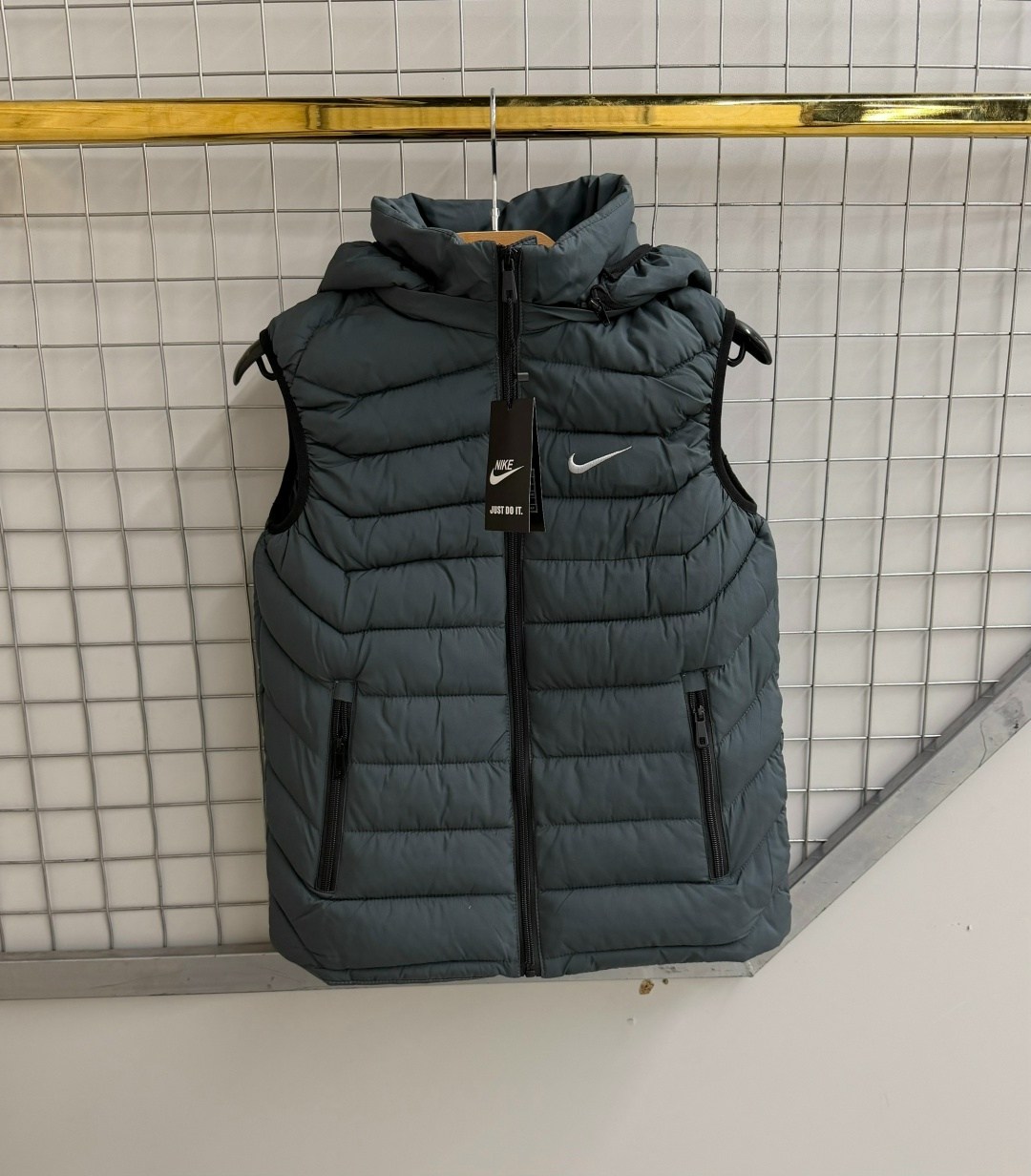 жилет мужской,жилетка nike,жилетка мужская,жилет безрукавка,жилет мужской утепленный рибок