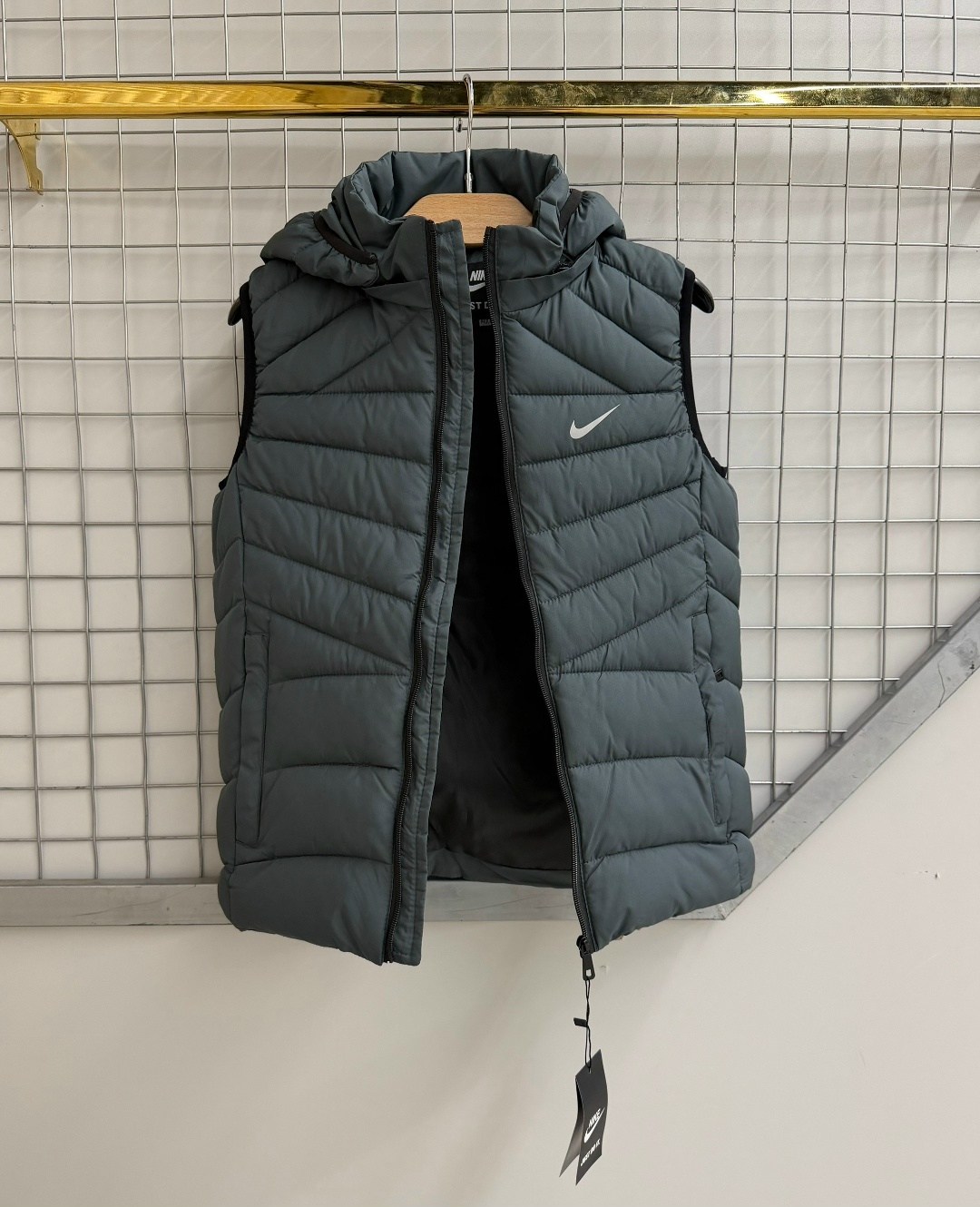 жилетка nike,жилетка мужская nike,жилет мужской,жилетка мужская,безрукавка жилет