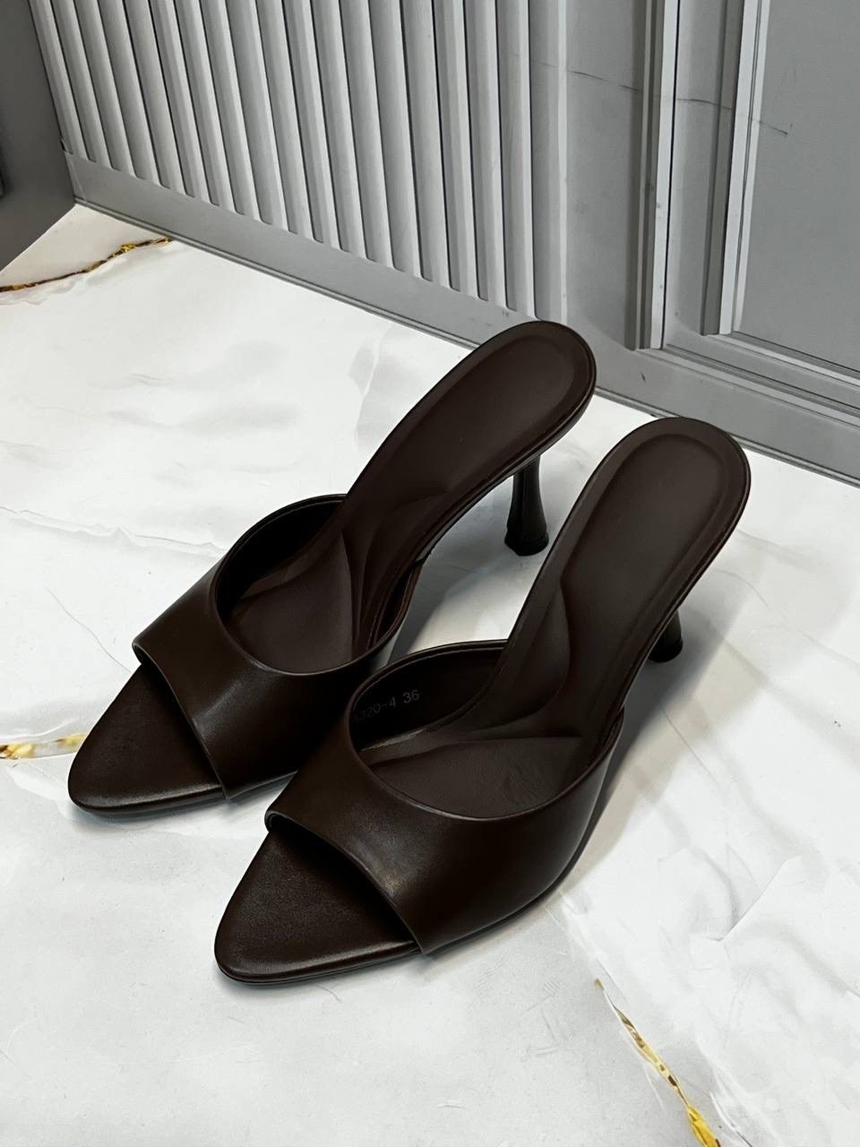 босоножки на каблуках,мюли женские,женские босоножки,мюли лаковые,мюли на каблуке