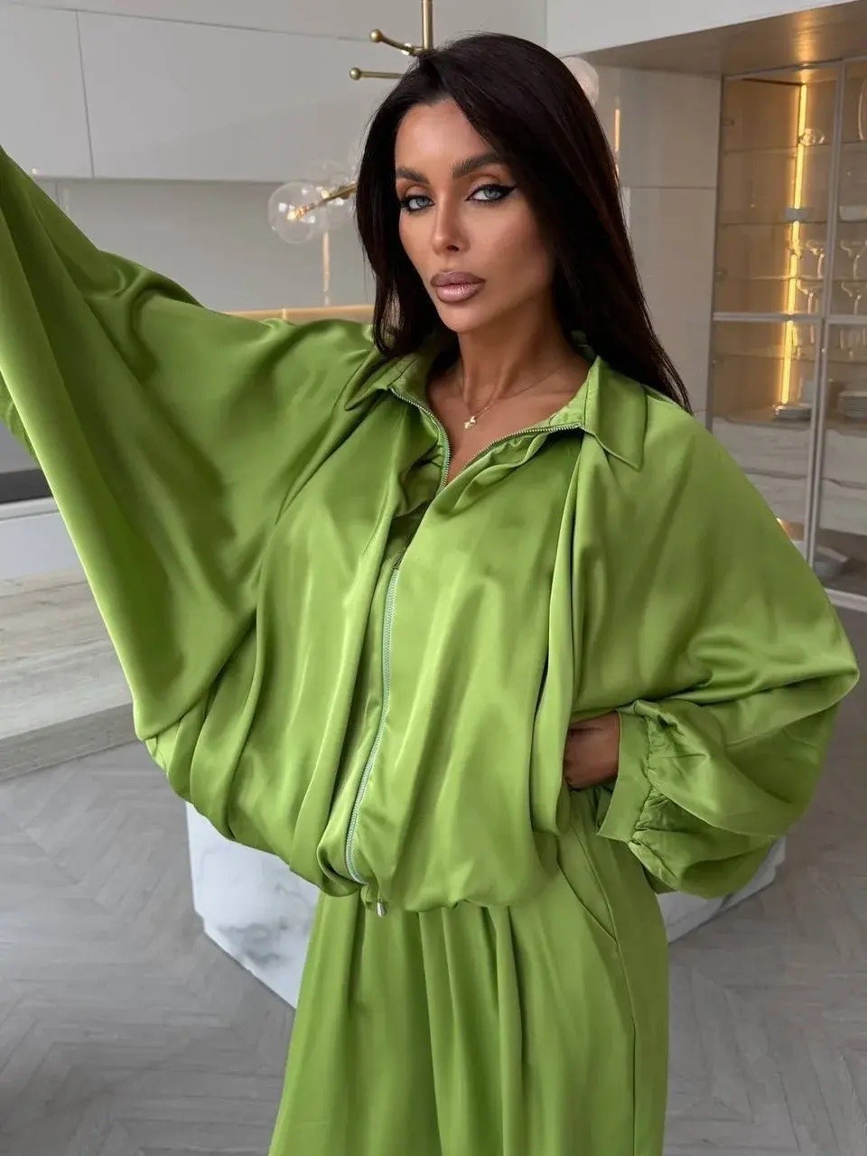 атласный костюм,повседневный костюм,костюм в пижамном стиле,шелковый костюм